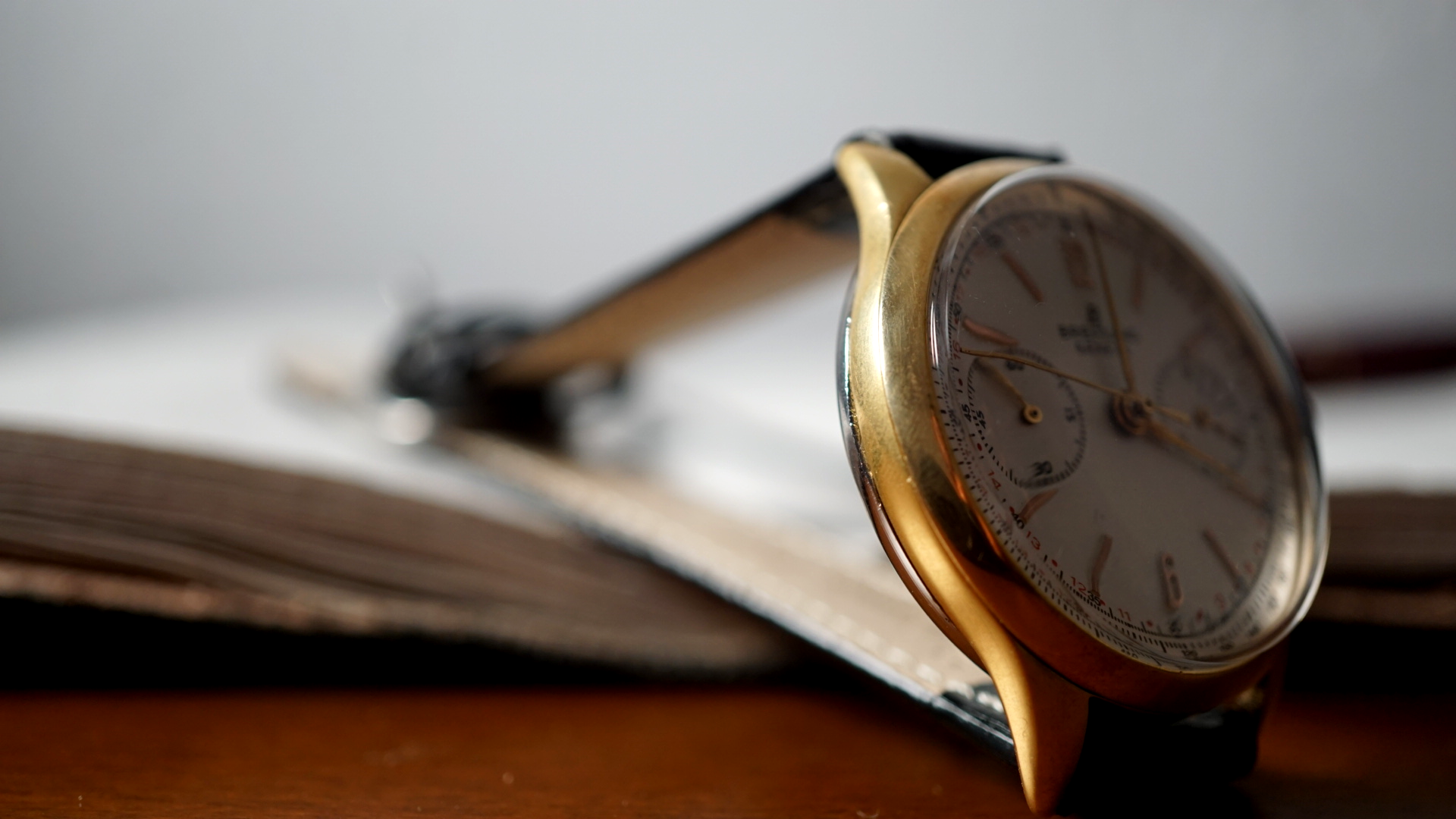 Breitling Snow Ghost – Aviation Heritage with Timeless Elegance