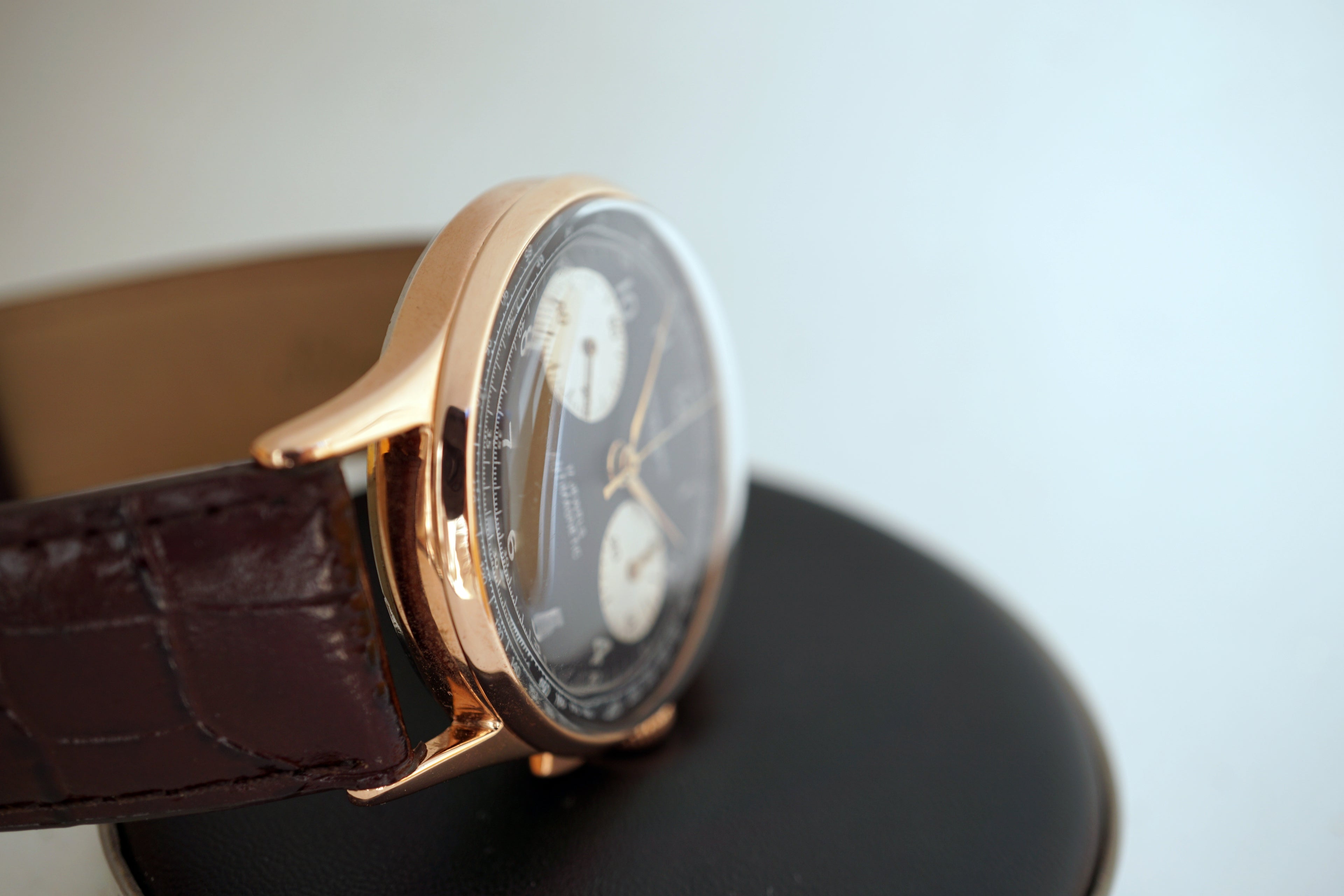 Chronograph Suisse 17 Jewels Antimagnetique panda rose gold