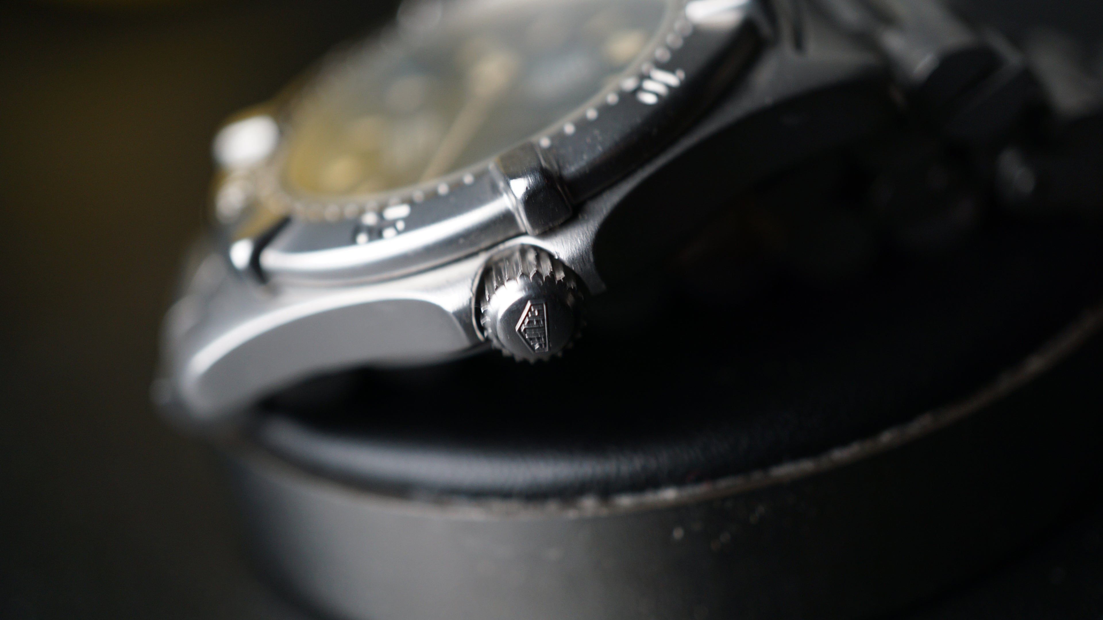 Vintage TAG Heuer 2000 Professional – Black Dial Diver – 200m Diver