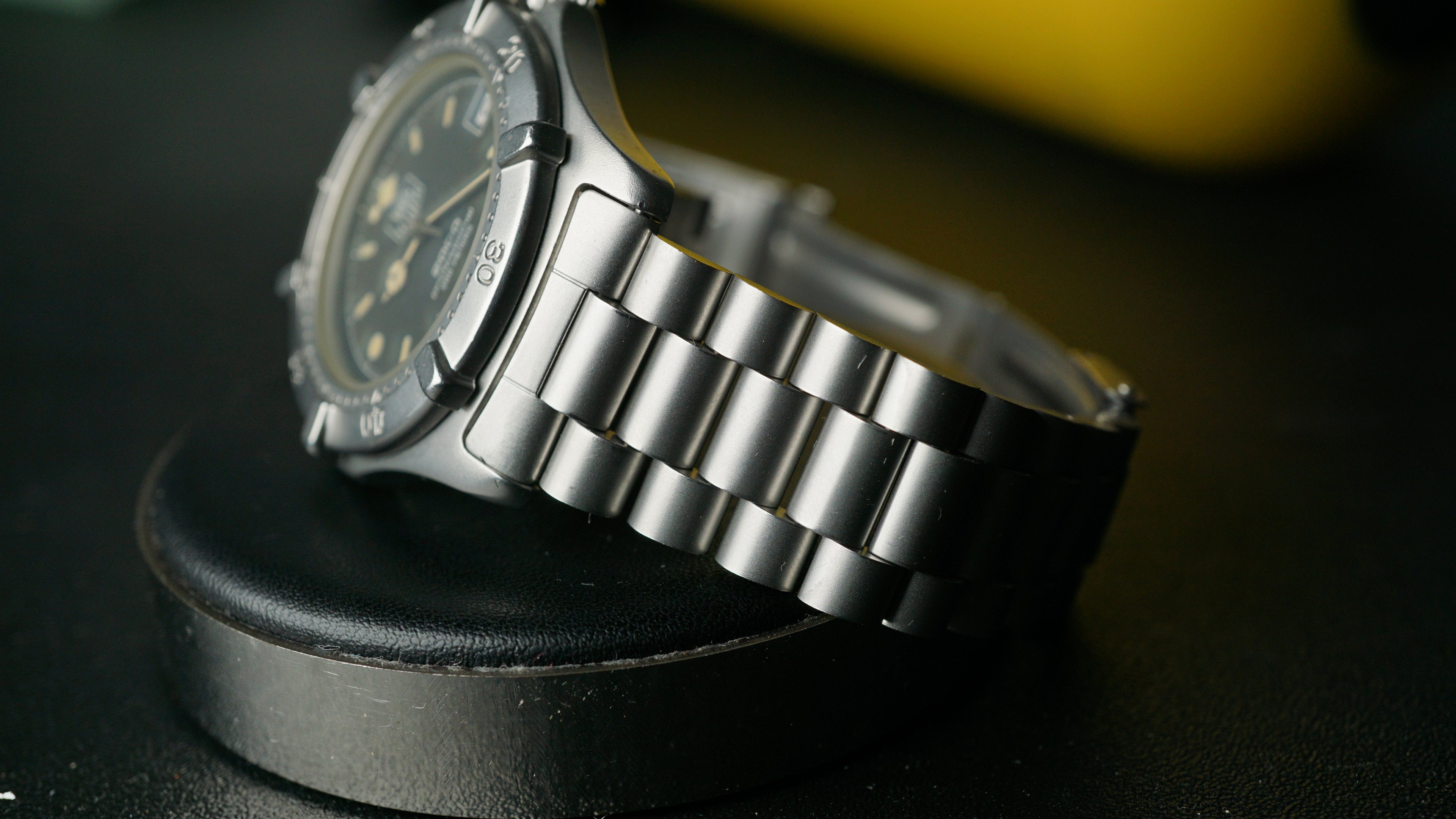 Vintage TAG Heuer 2000 Professional – Black Dial Diver – 200m Diver