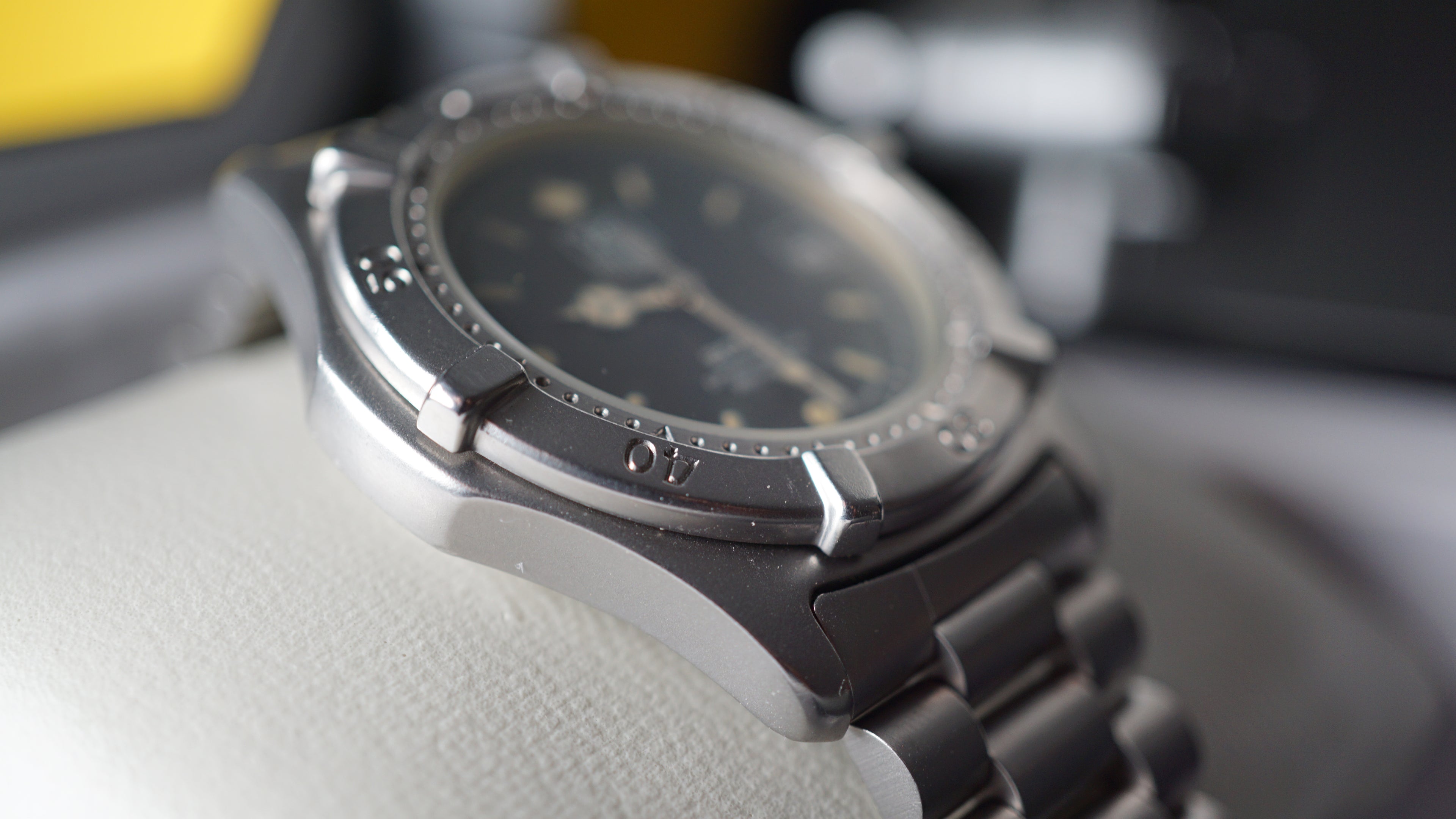 Vintage TAG Heuer 2000 Professional – Black Dial Diver – 200m Diver