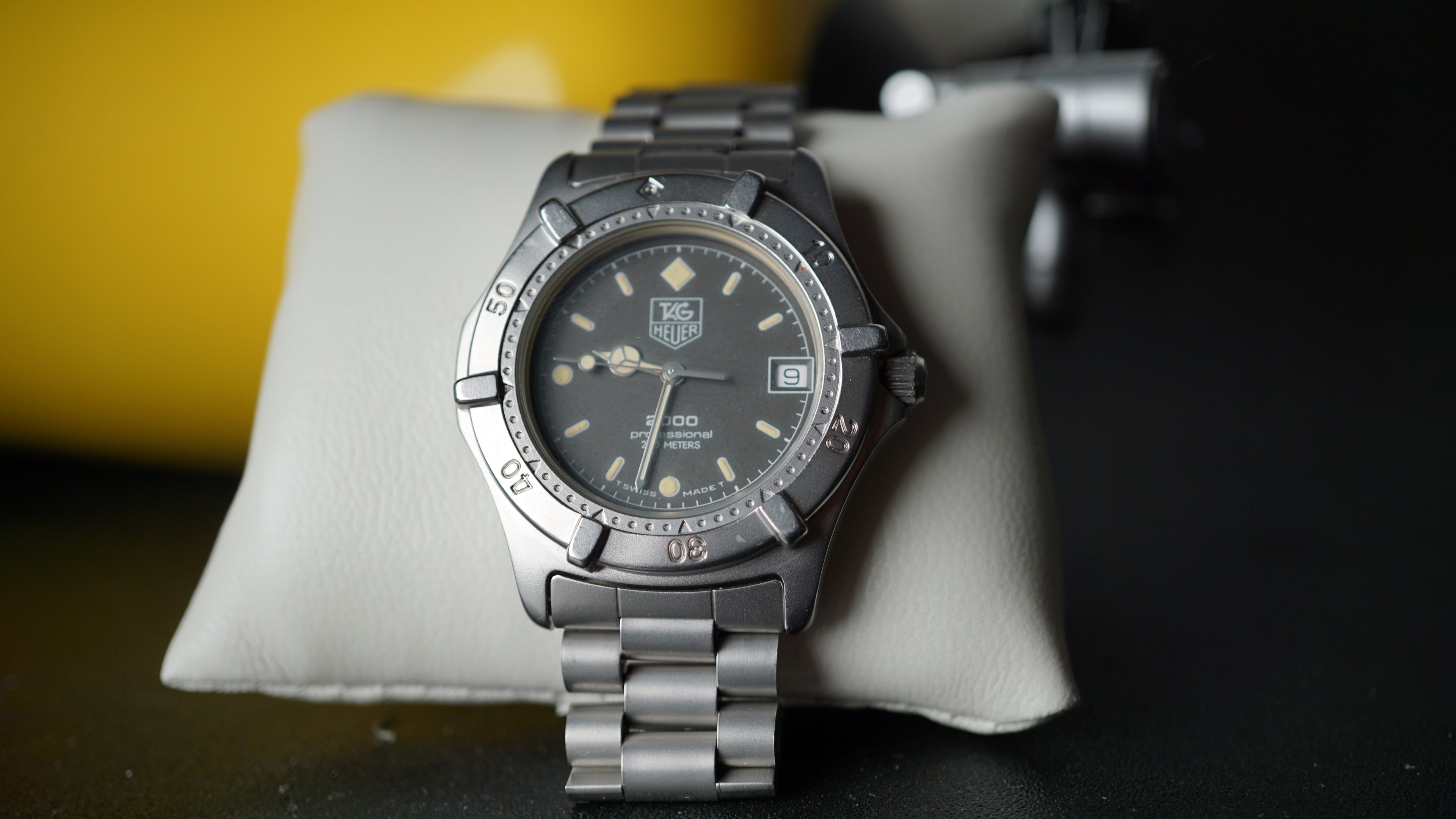Vintage TAG Heuer 2000 Professional – Black Dial Diver – 200m Diver