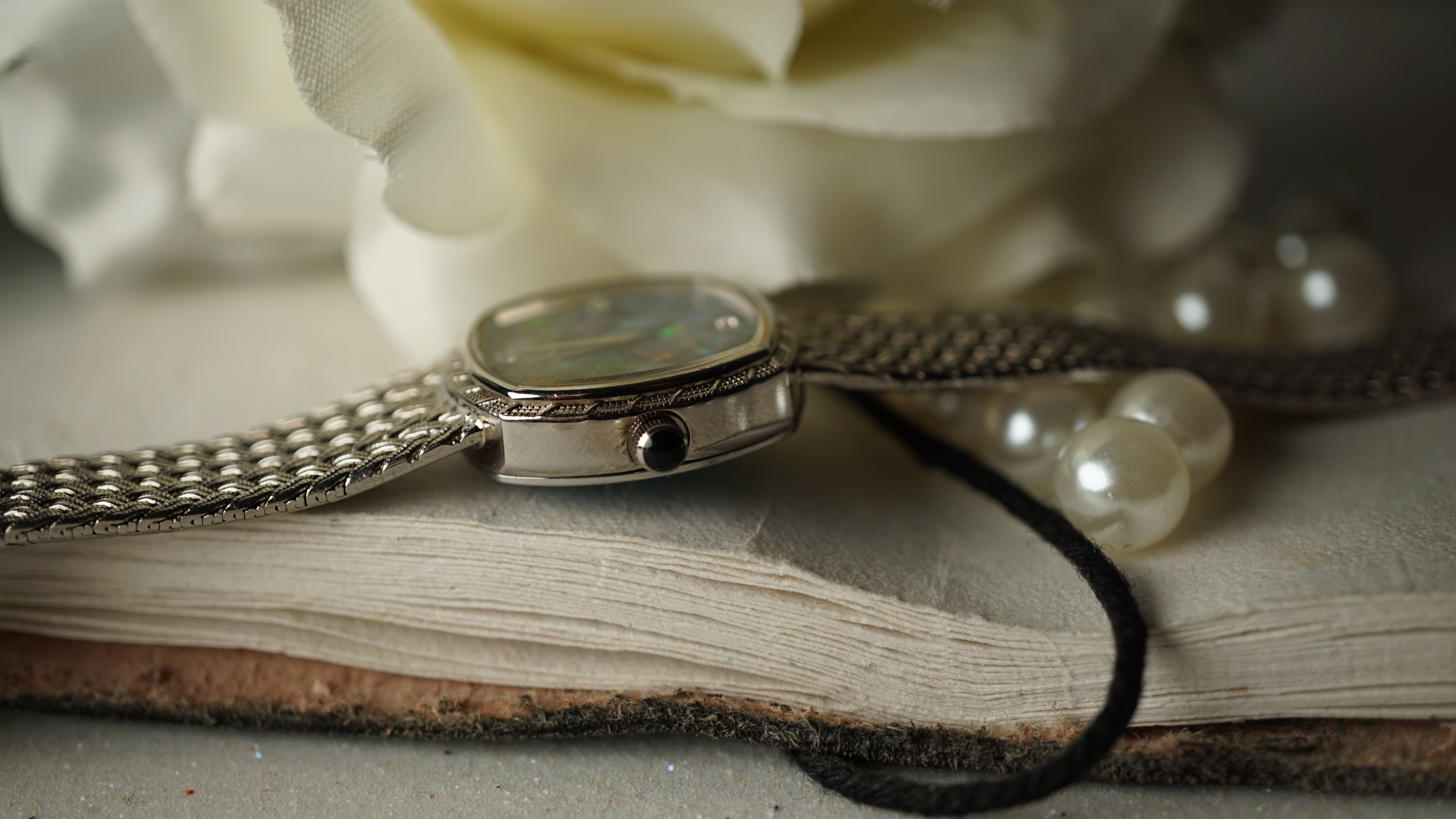 Nivada Vintage  with Opal Dial – Feminine 1970s Elegance – Pristine Condition