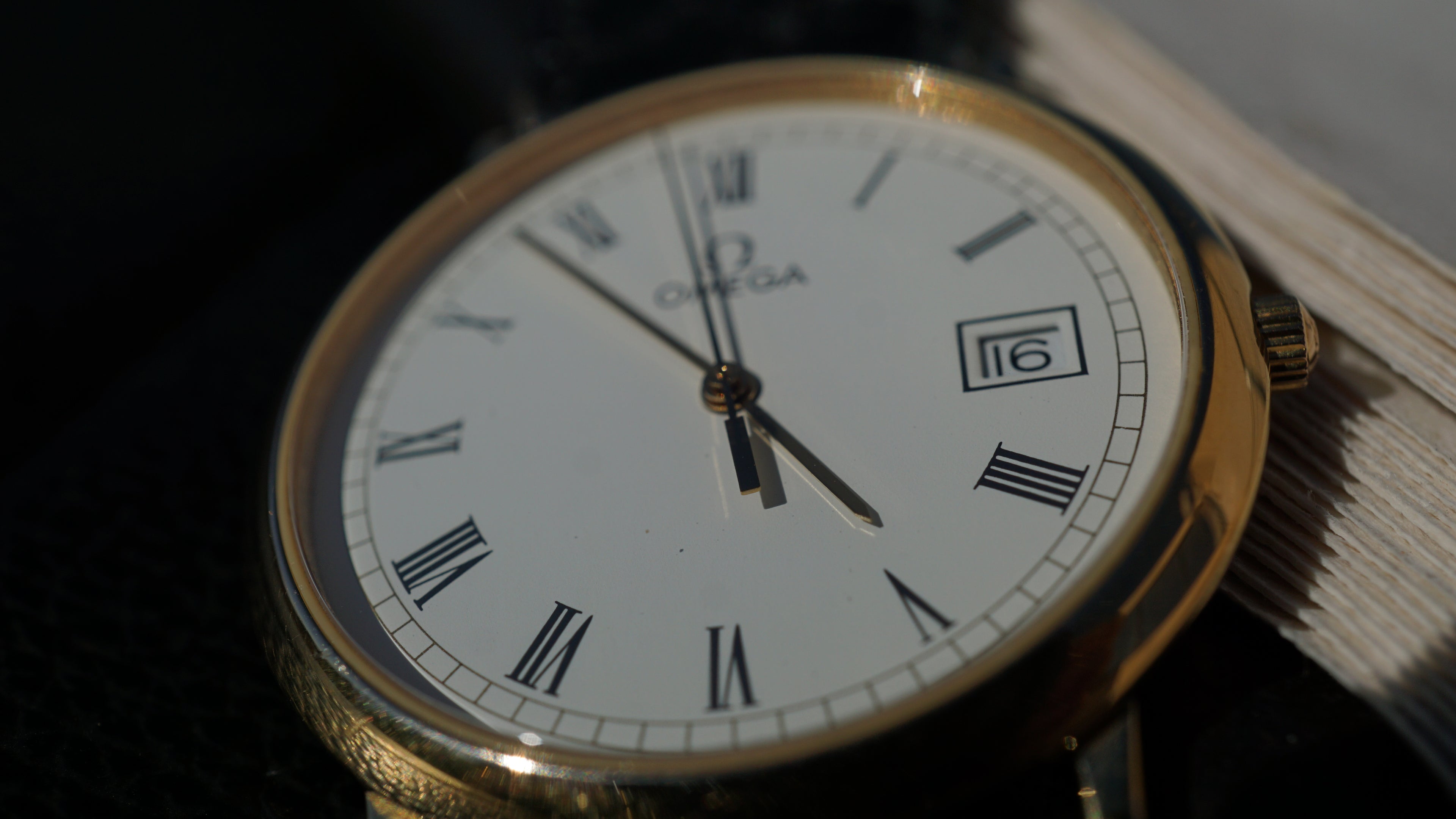 Omega De Ville Quartz Date roman dial