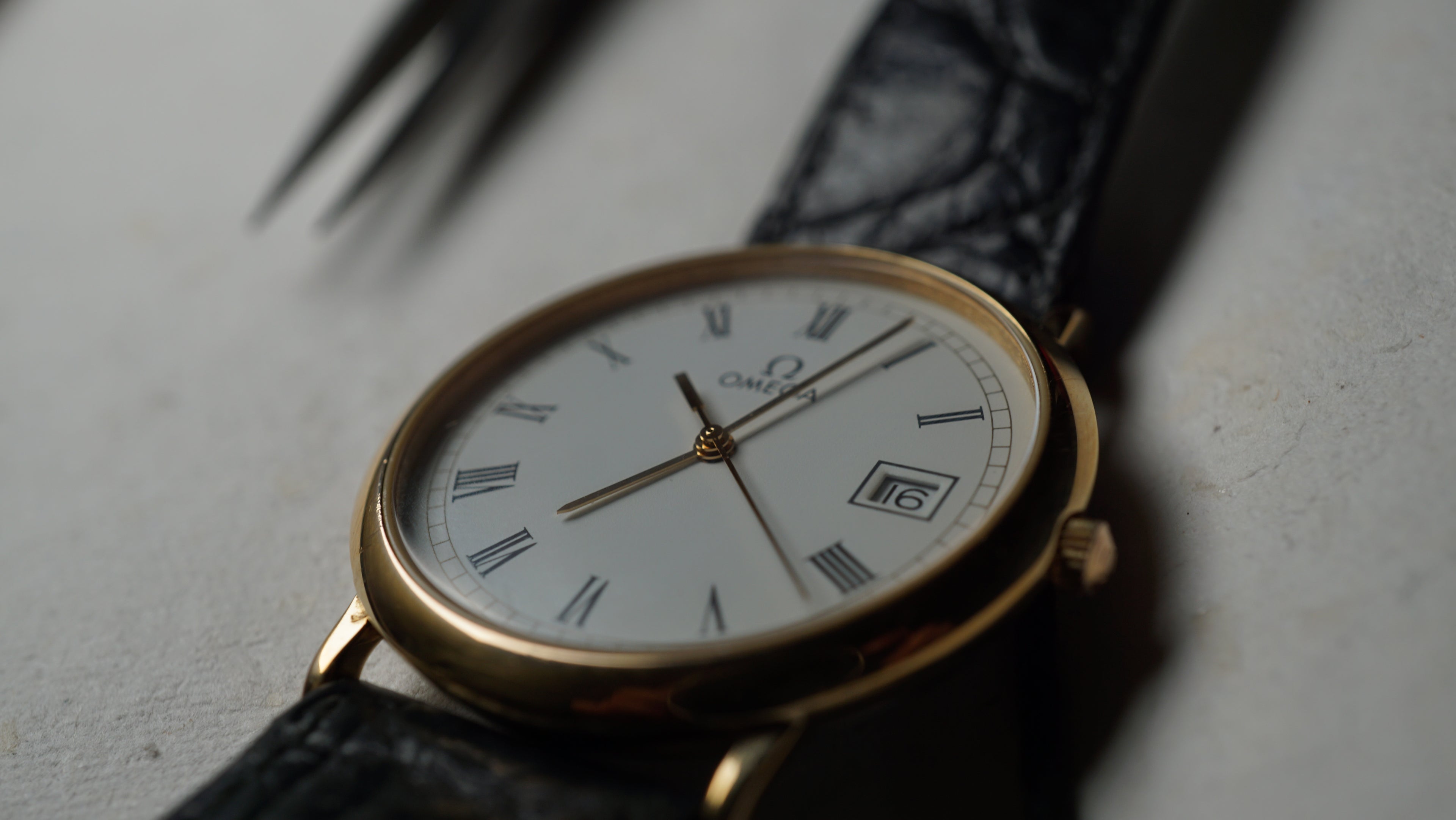 Omega De Ville Quartz Date roman dial