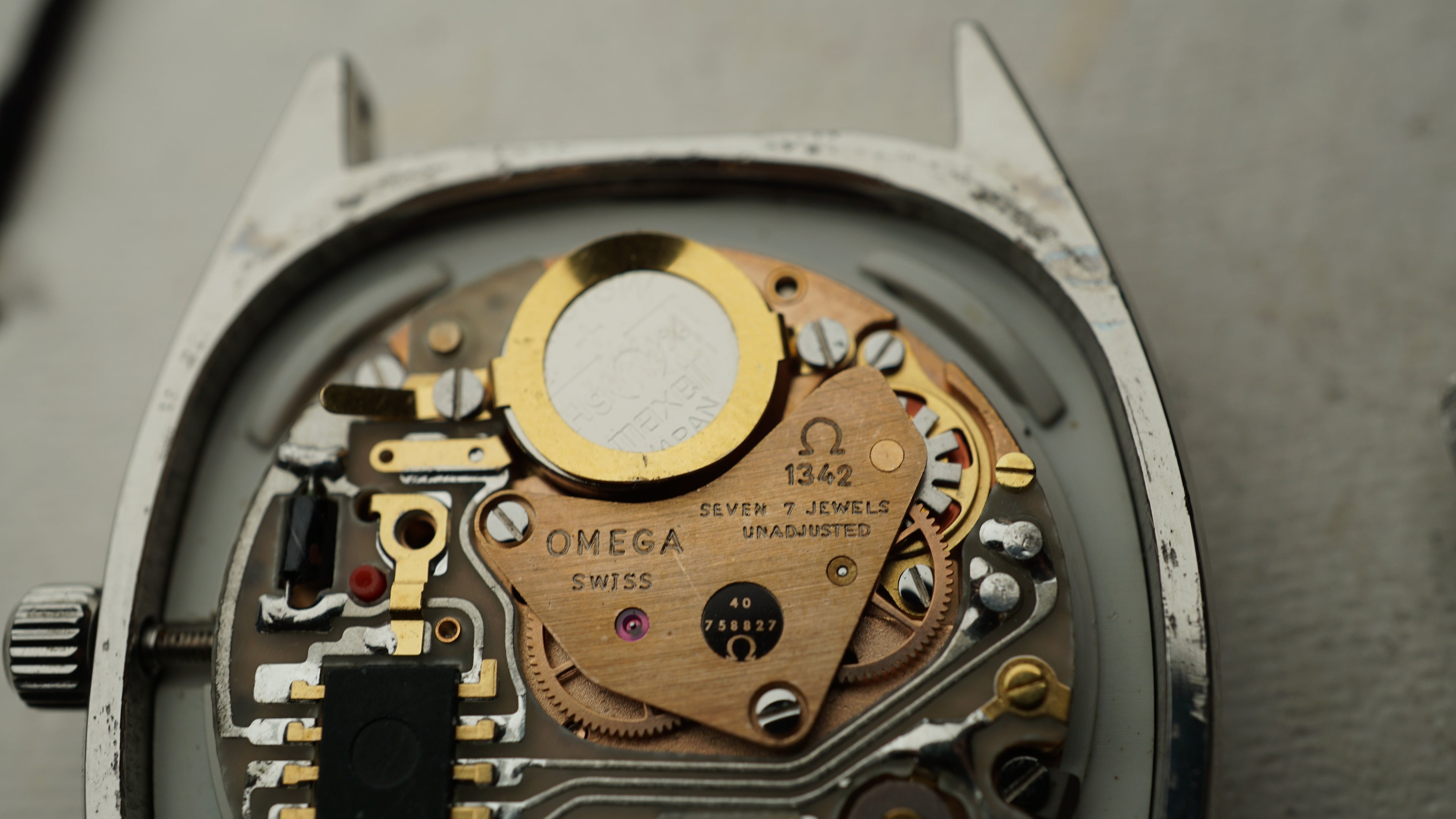 Omega De Ville Quartz Square – Classic Gentleman Timepiece