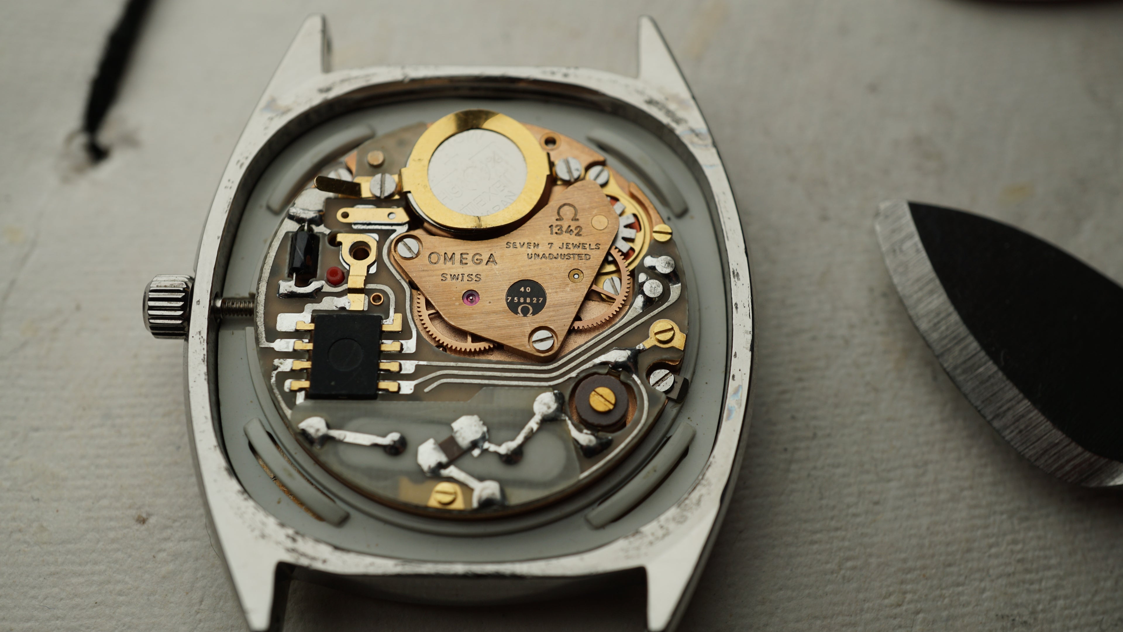 Omega De Ville Quartz Square – Classic Gentleman Timepiece