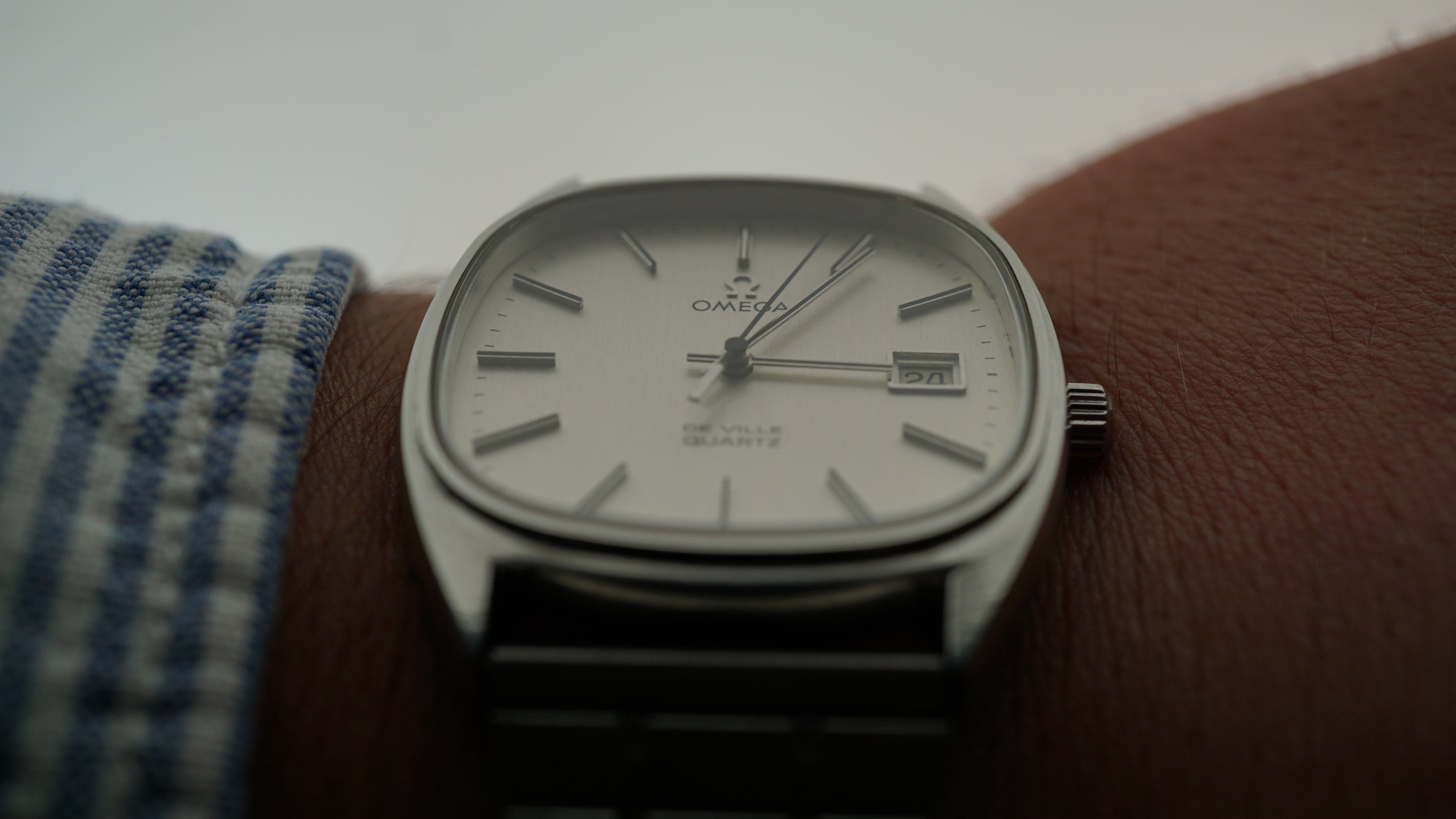 Omega De Ville Quartz Square – Classic Gentleman Timepiece