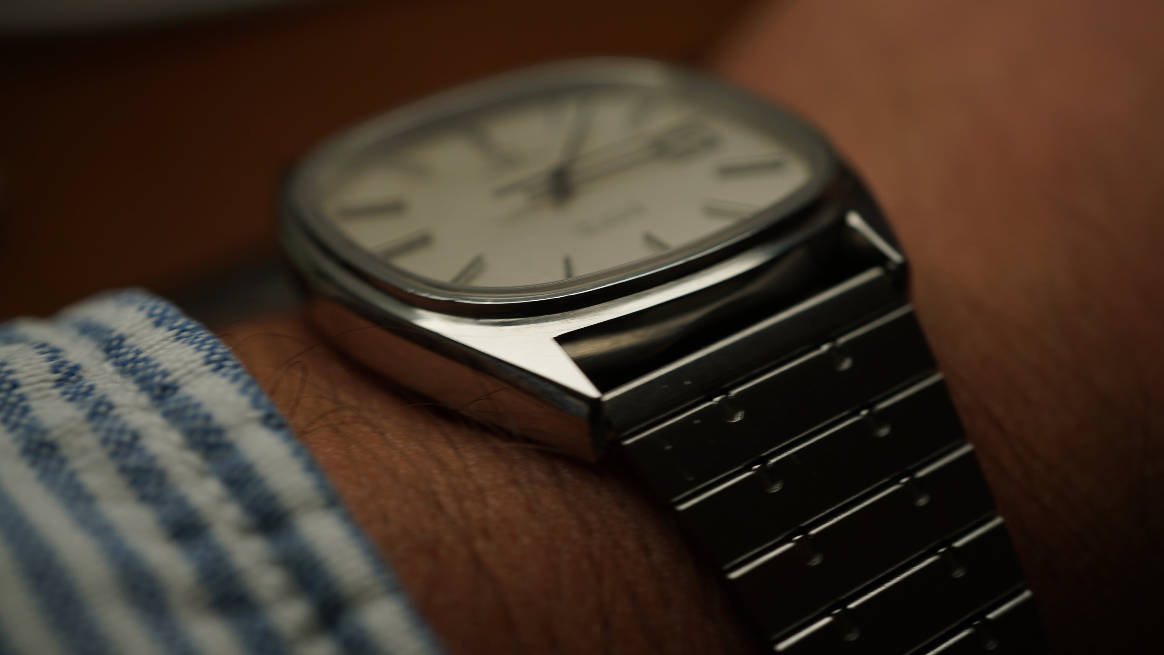 Omega De Ville Quartz Square – Classic Gentleman Timepiece