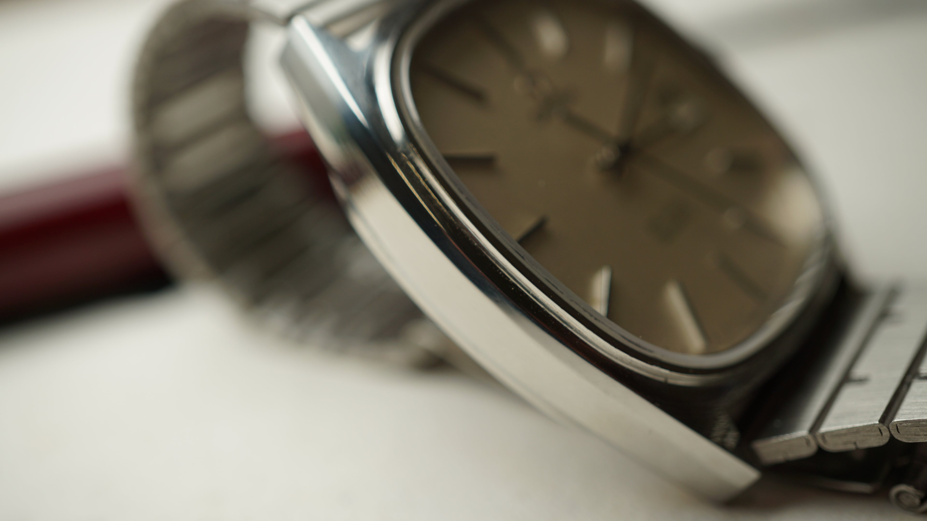 Omega De Ville Quartz Square – Classic Gentleman Timepiece
