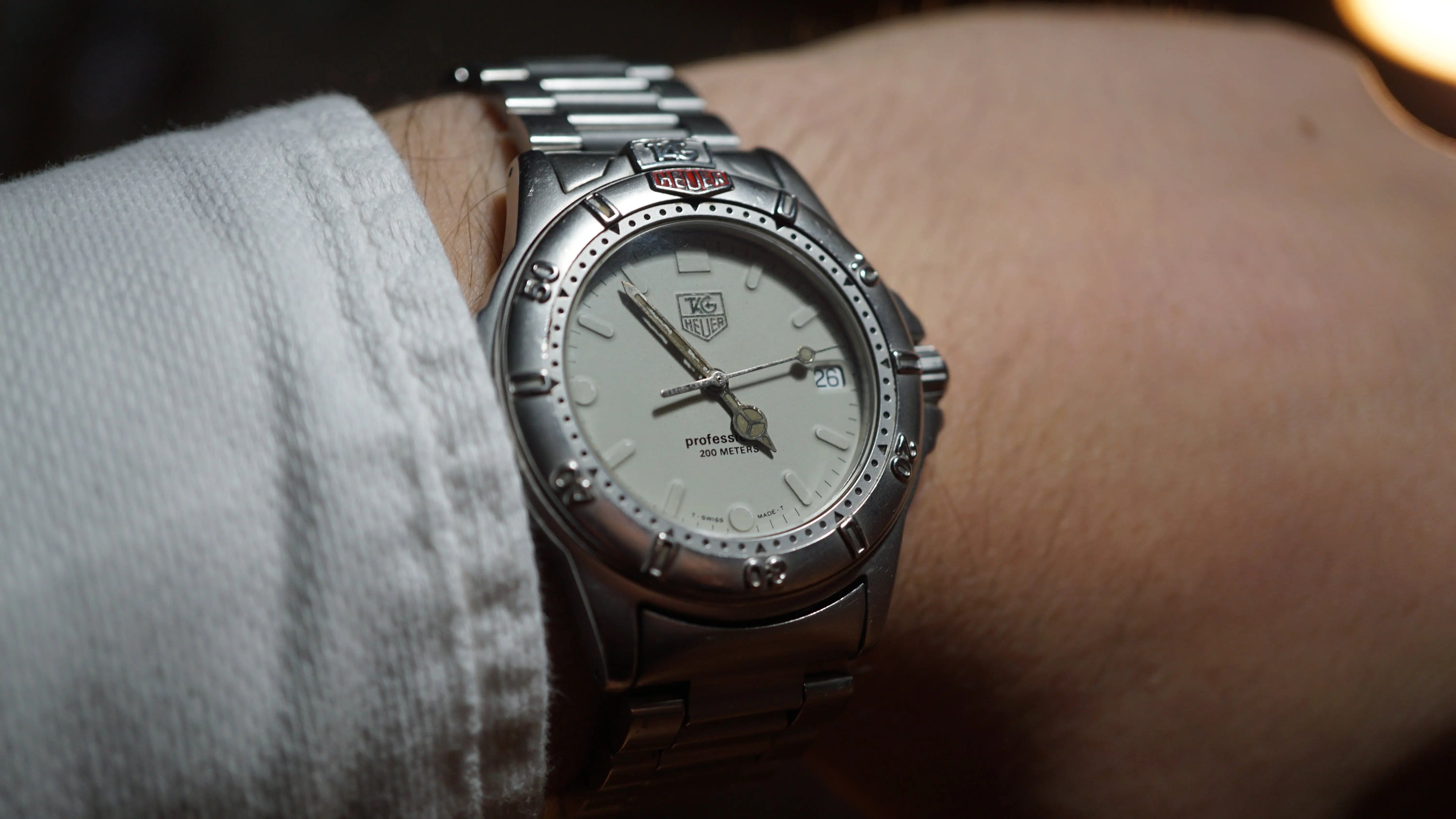 TAG Heuer Professional 4000 Series – White Dial – 41 mm Fama Elegance