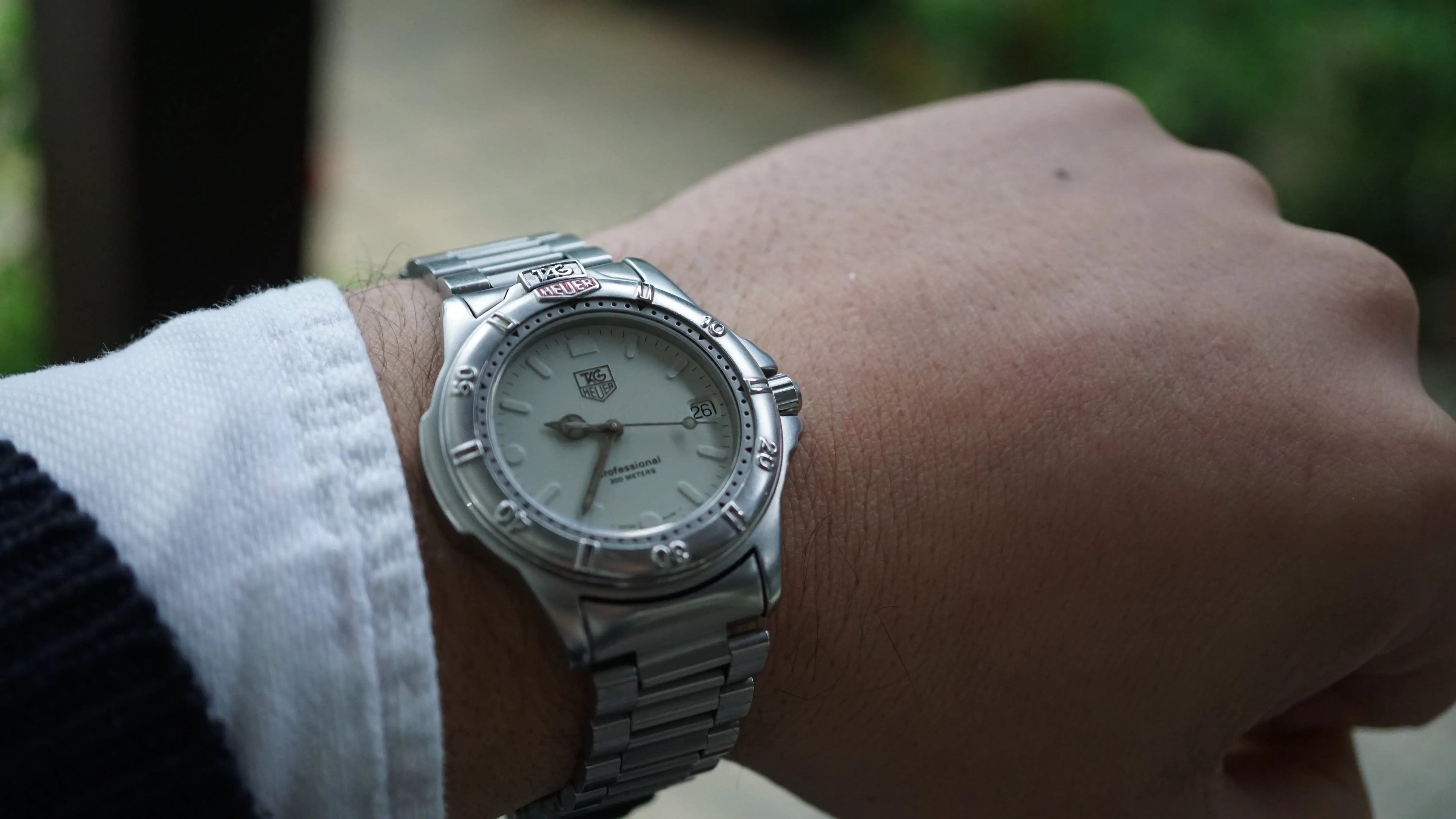 TAG Heuer Professional 4000 Series – White Dial – 41 mm Fama Elegance