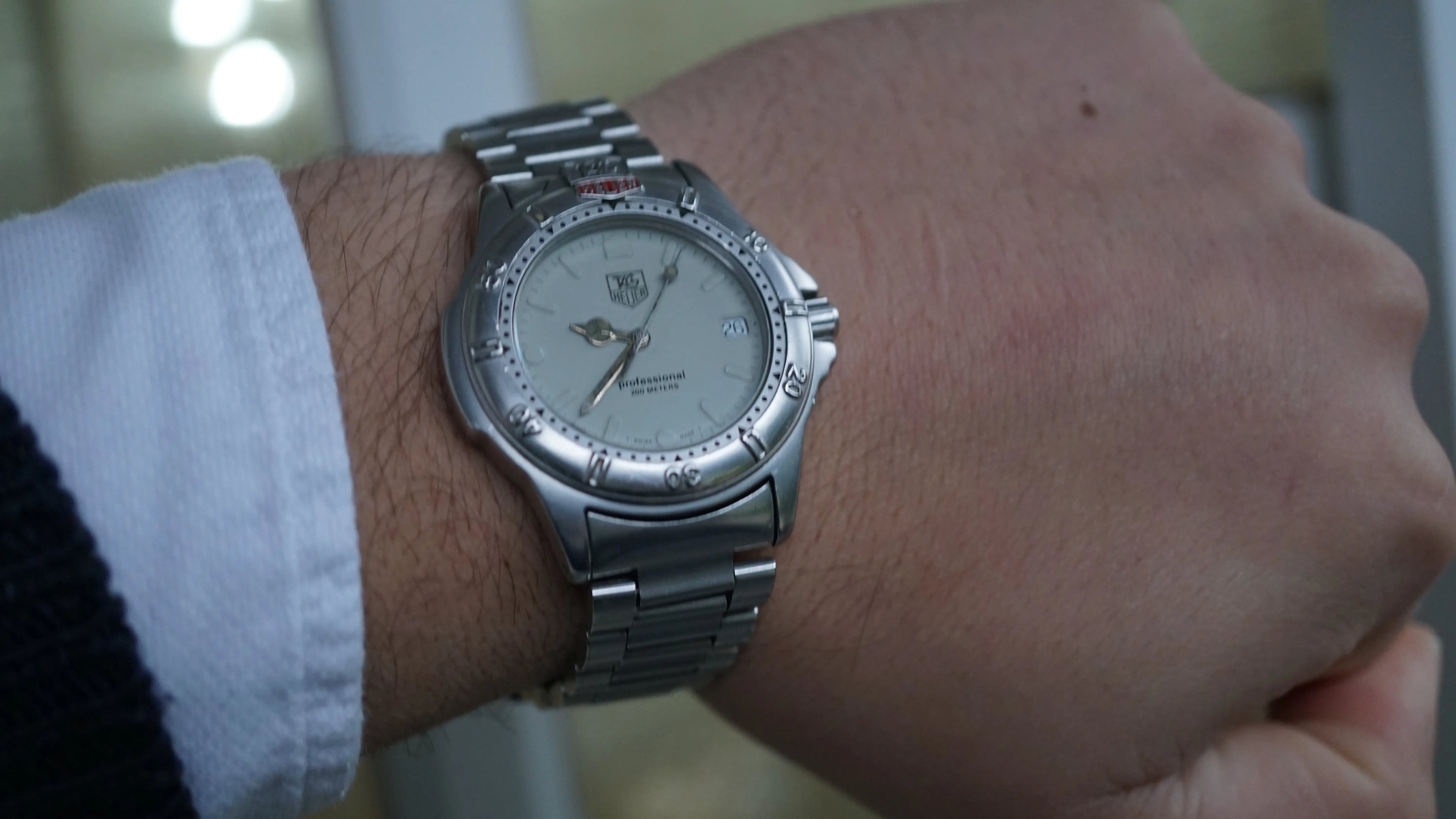 TAG Heuer Professional 4000 Series – White Dial – 41 mm Fama Elegance