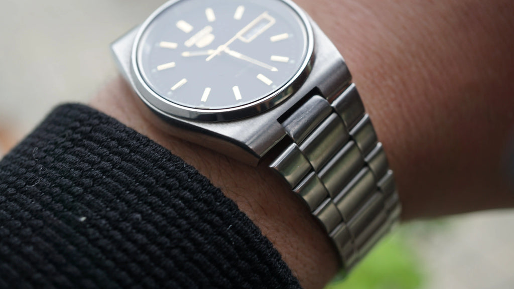 Seiko 5 Automatic black phantom  – Rare Textured Dial – 1980s Vintage Classic Fama Elegance