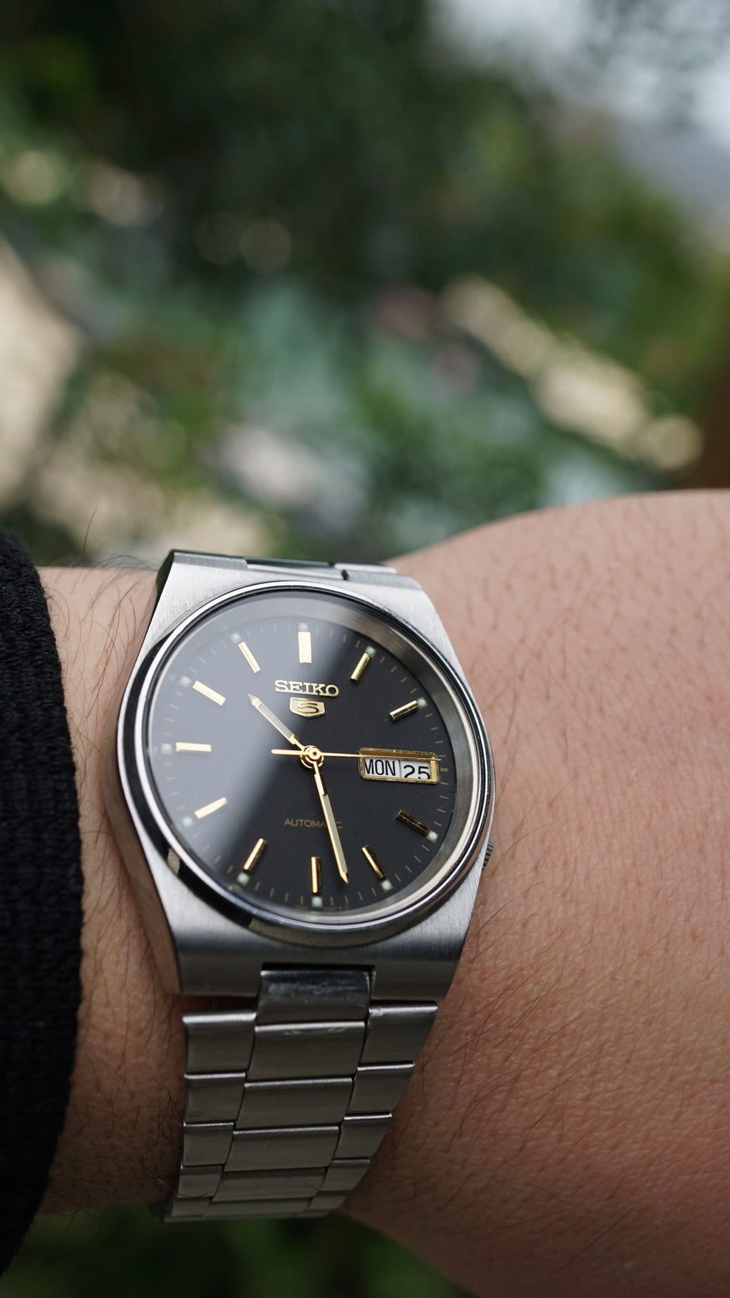 Seiko 5 Automatic black phantom  – Rare Textured Dial – 1980s Vintage Classic Fama Elegance