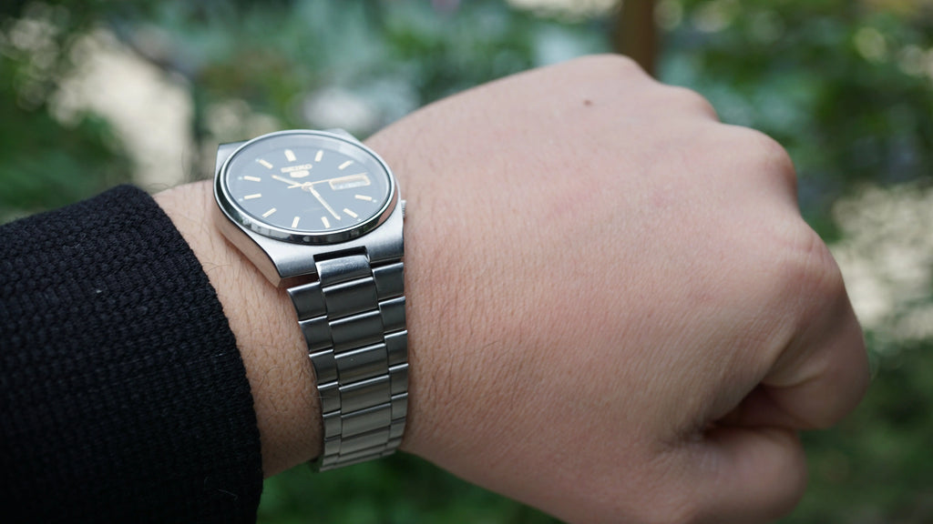 Seiko 5 Automatic black phantom  – Rare Textured Dial – 1980s Vintage Classic Fama Elegance