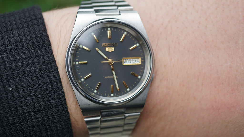 Seiko 5 Automatic black phantom  – Rare Textured Dial – 1980s Vintage Classic Fama Elegance