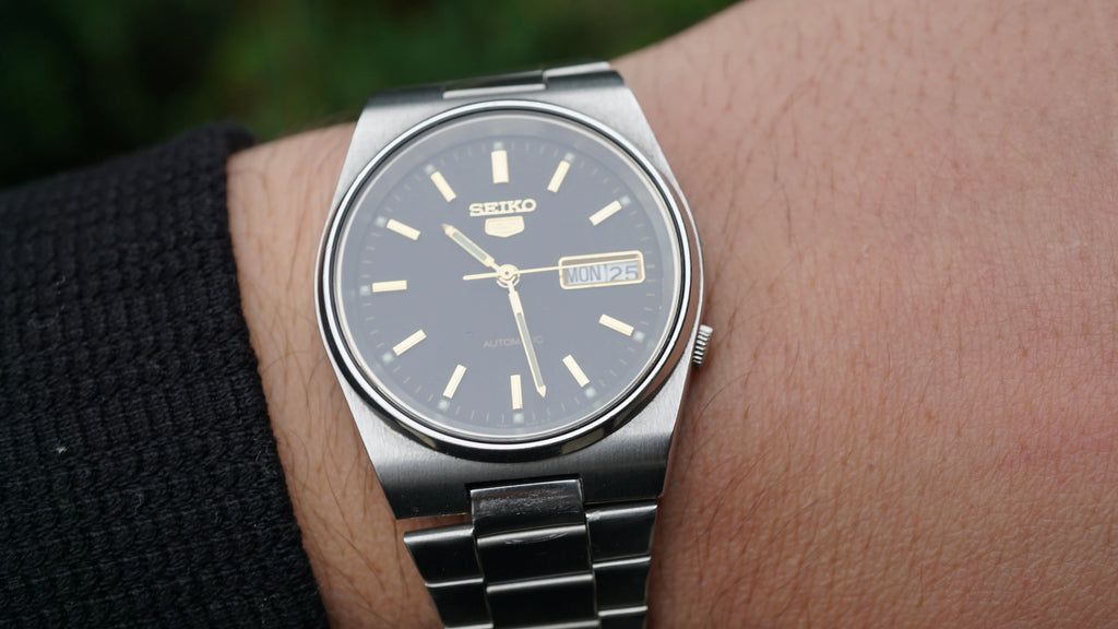 Seiko 5 Automatic black phantom  – Rare Textured Dial – 1980s Vintage Classic Fama Elegance