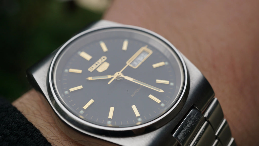 Seiko 5 Automatic black phantom  – Rare Textured Dial – 1980s Vintage Classic Fama Elegance