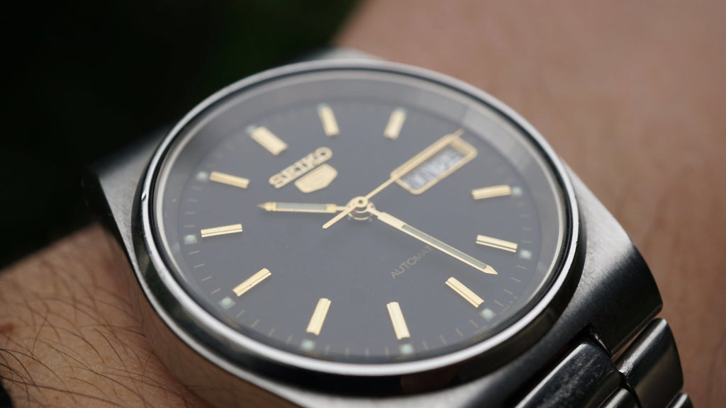 Seiko 5 Automatic black phantom  – Rare Textured Dial – 1980s Vintage Classic Fama Elegance