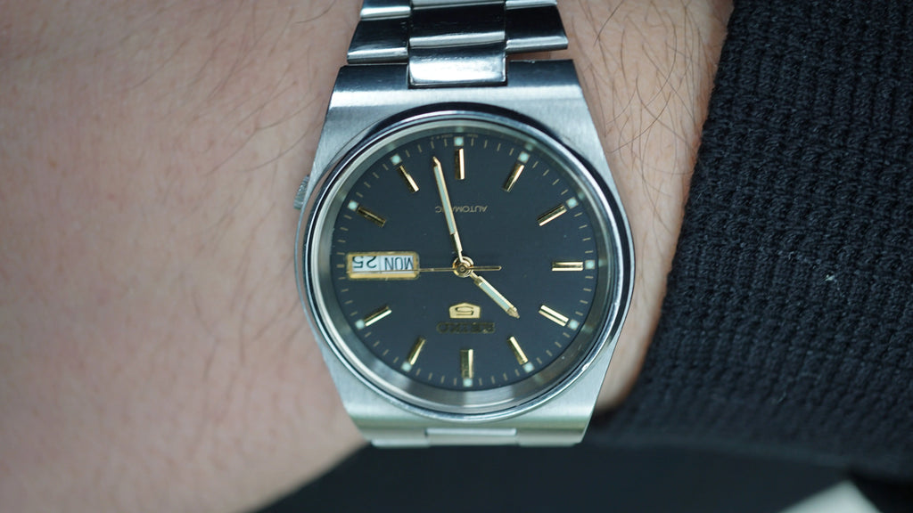 Seiko 5 Automatic black phantom  – Rare Textured Dial – 1980s Vintage Classic Fama Elegance