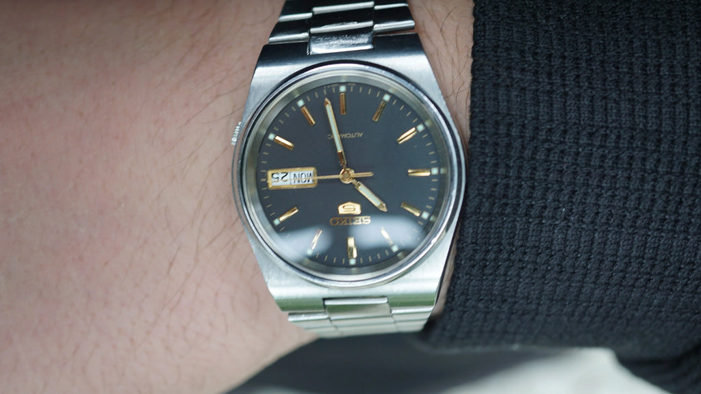 Seiko 5 Automatic black phantom  – Rare Textured Dial – 1980s Vintage Classic Fama Elegance