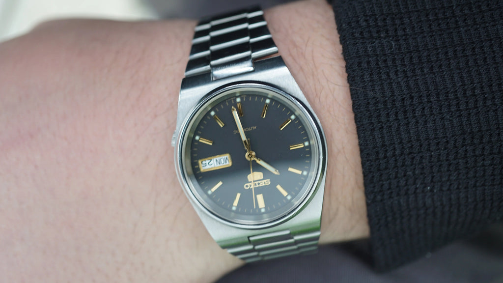 Seiko 5 Automatic black phantom  – Rare Textured Dial – 1980s Vintage Classic Fama Elegance