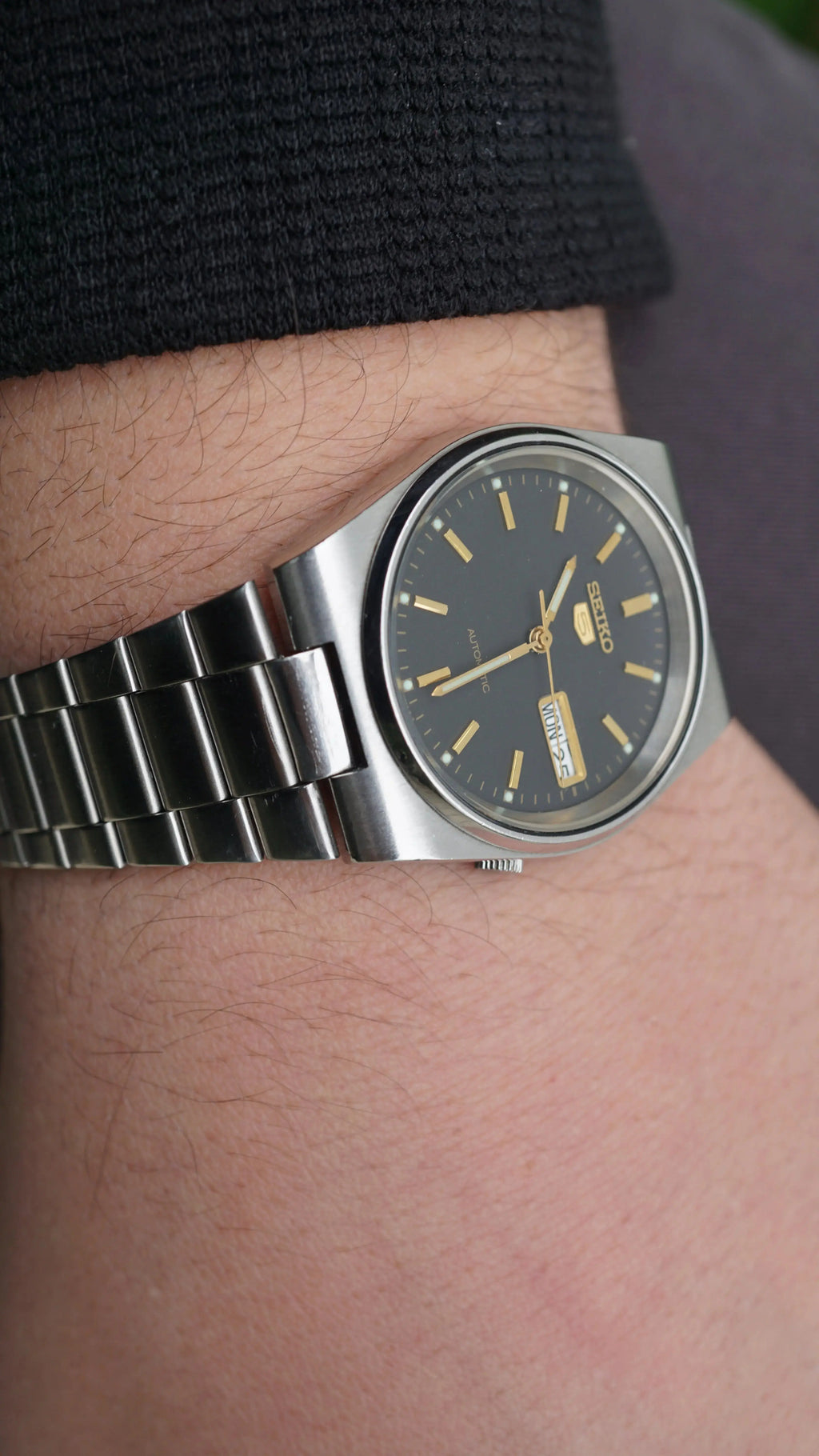 Seiko 5 Automatic black phantom  – Rare Textured Dial – 1980s Vintage Classic Fama Elegance