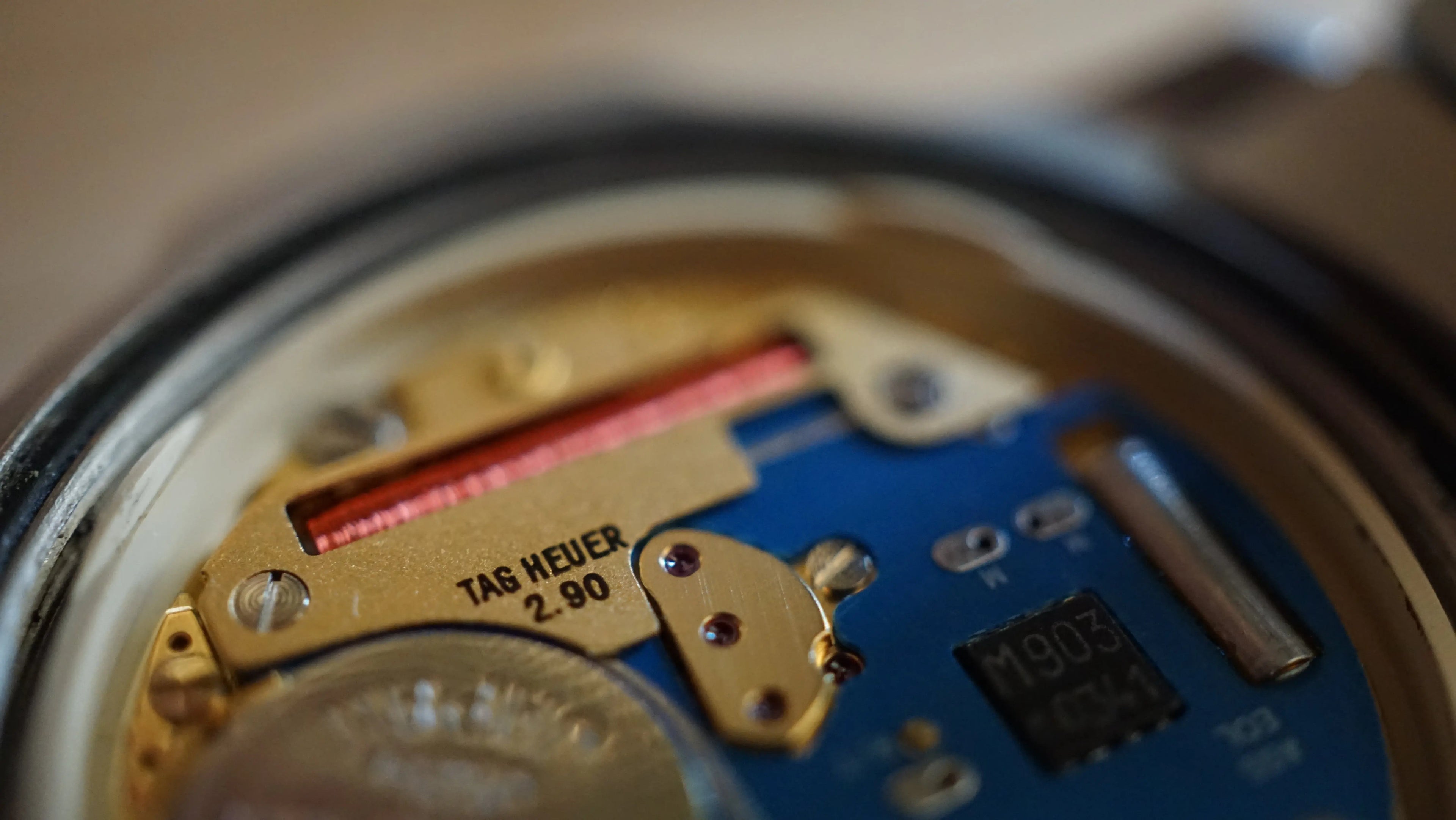 TAG Heuer Professional 4000 Series – White Dial – 41 mm – Fama Elegance