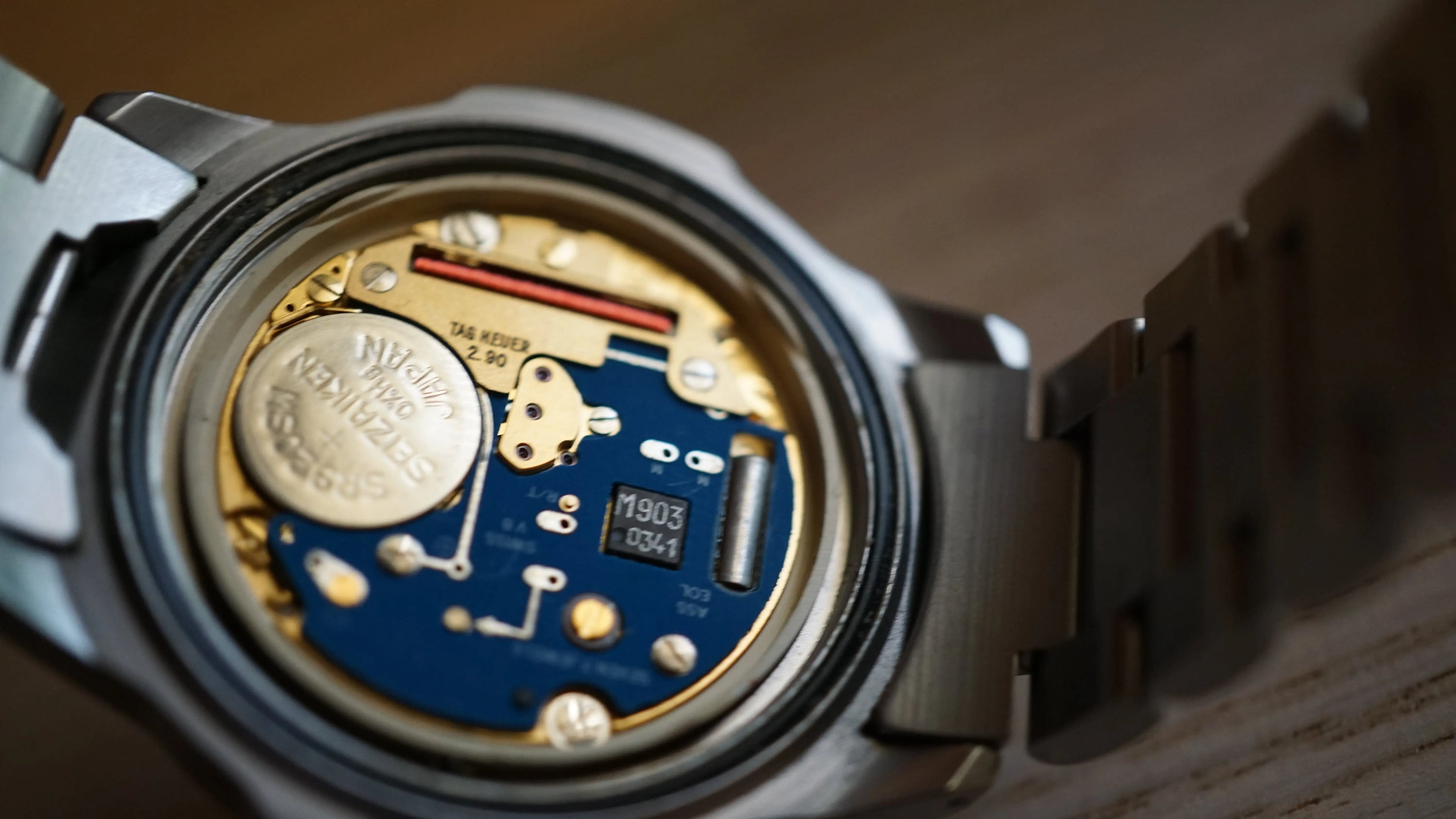 TAG Heuer Professional 4000 Series – White Dial – 41 mm – Fama Elegance