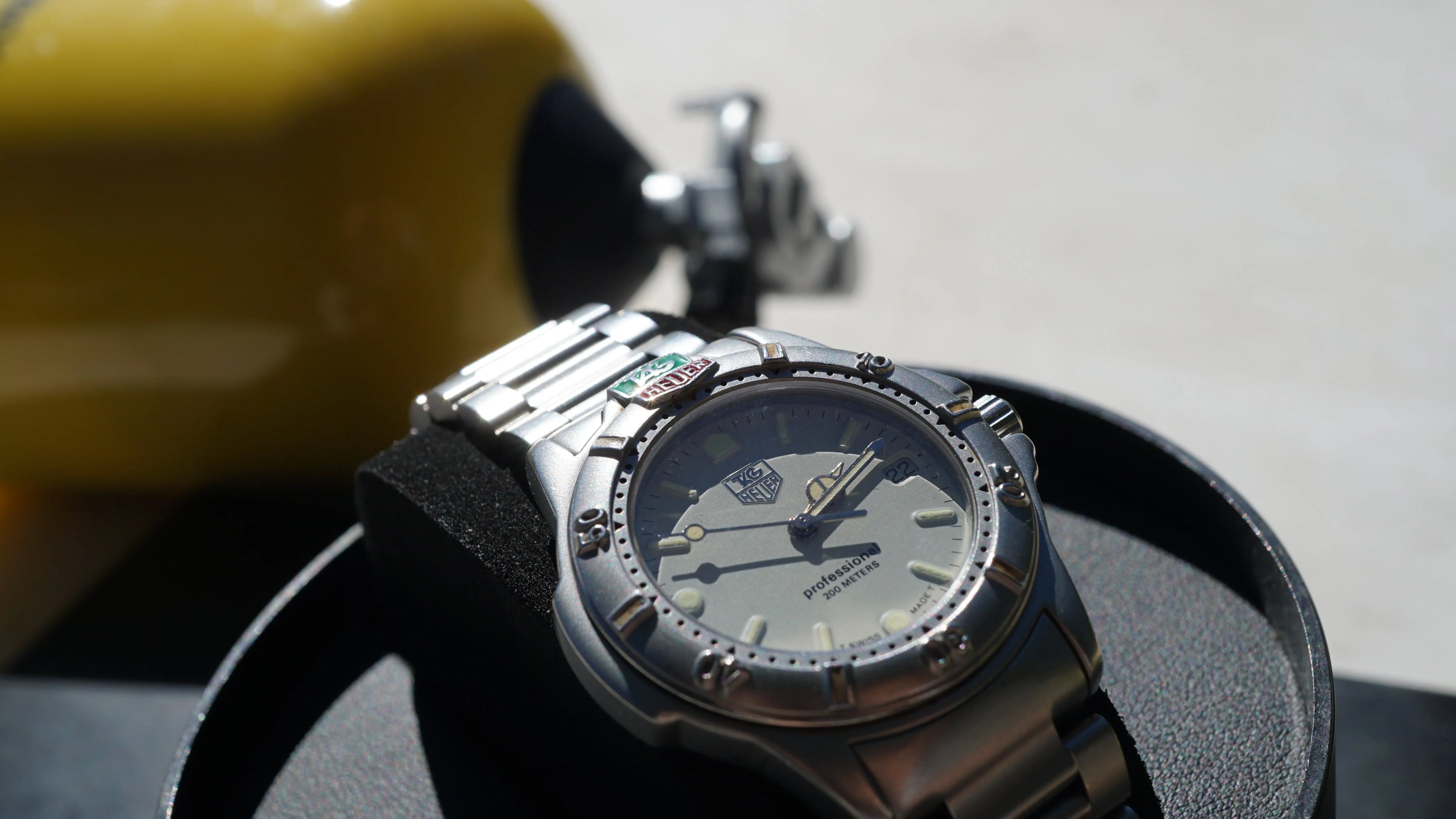 TAG Heuer Professional 4000 Series – White Dial – 41 mm – Fama Elegance