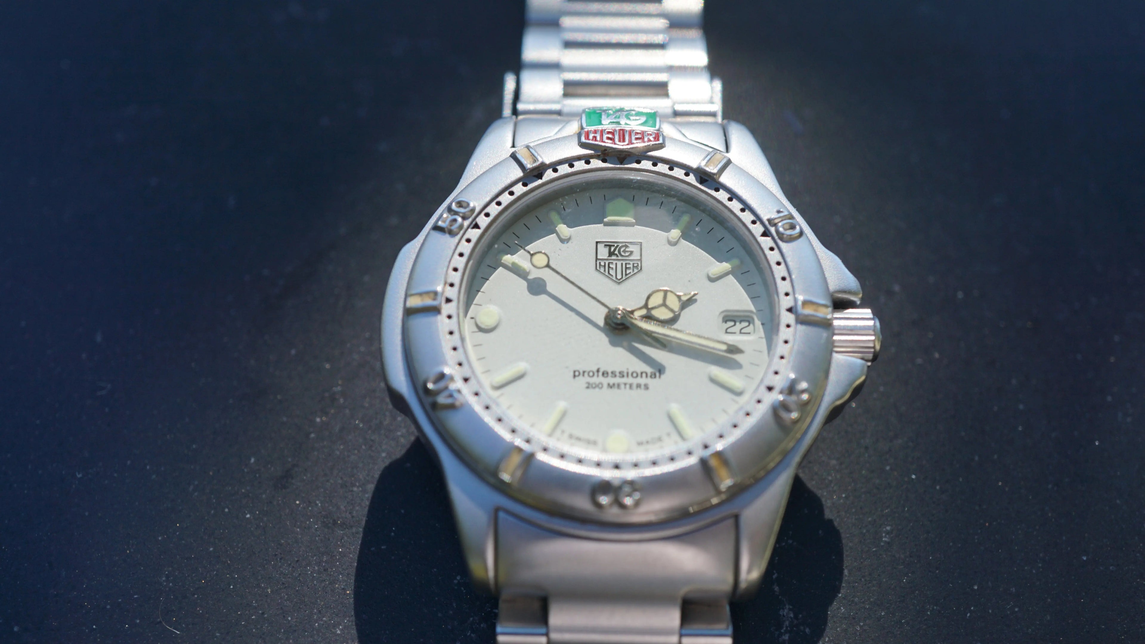 TAG Heuer Professional 4000 Series – White Dial – 41 mm – Fama Elegance