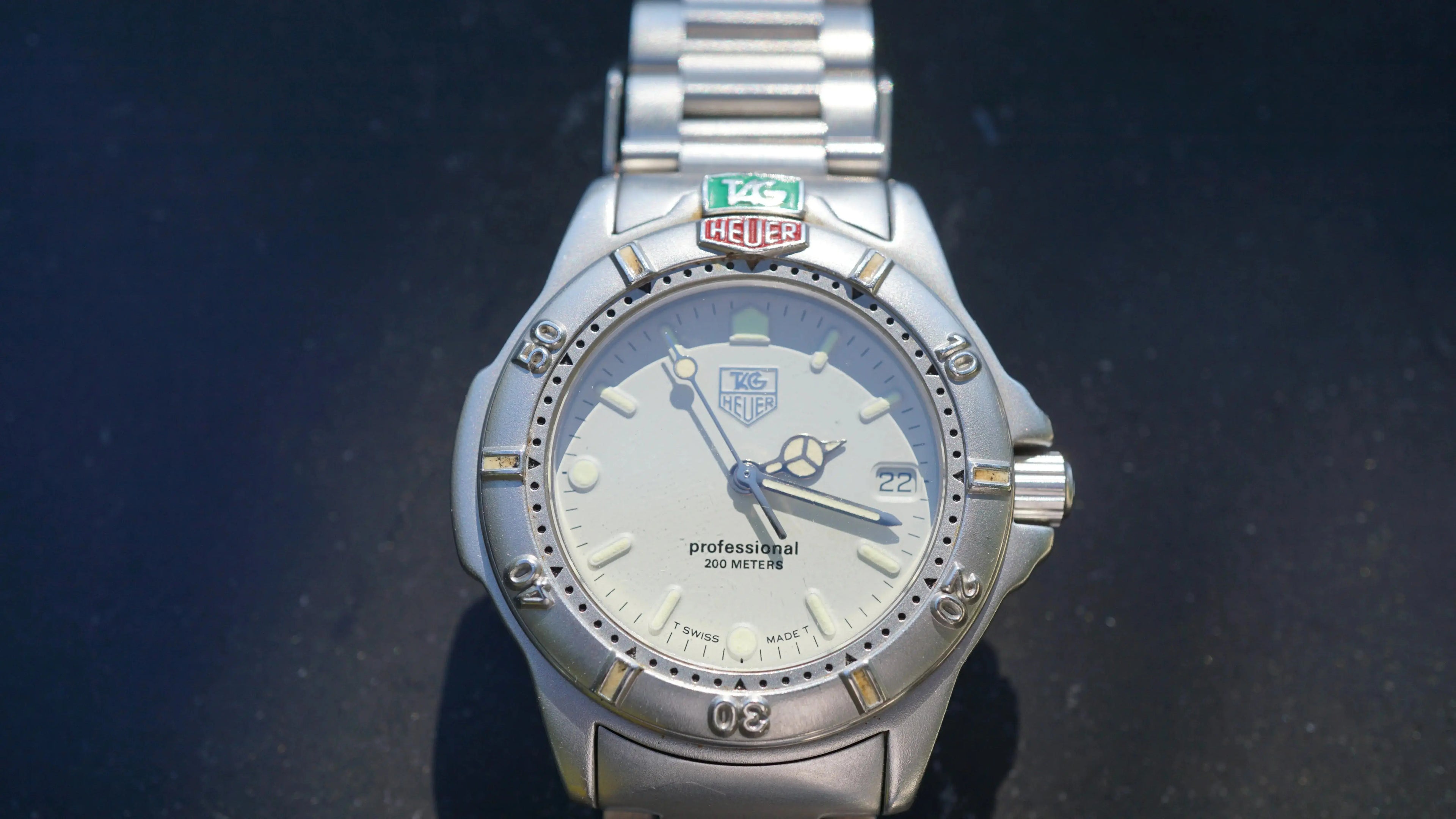 TAG Heuer Professional 4000 Series – White Dial – 41 mm – Fama Elegance