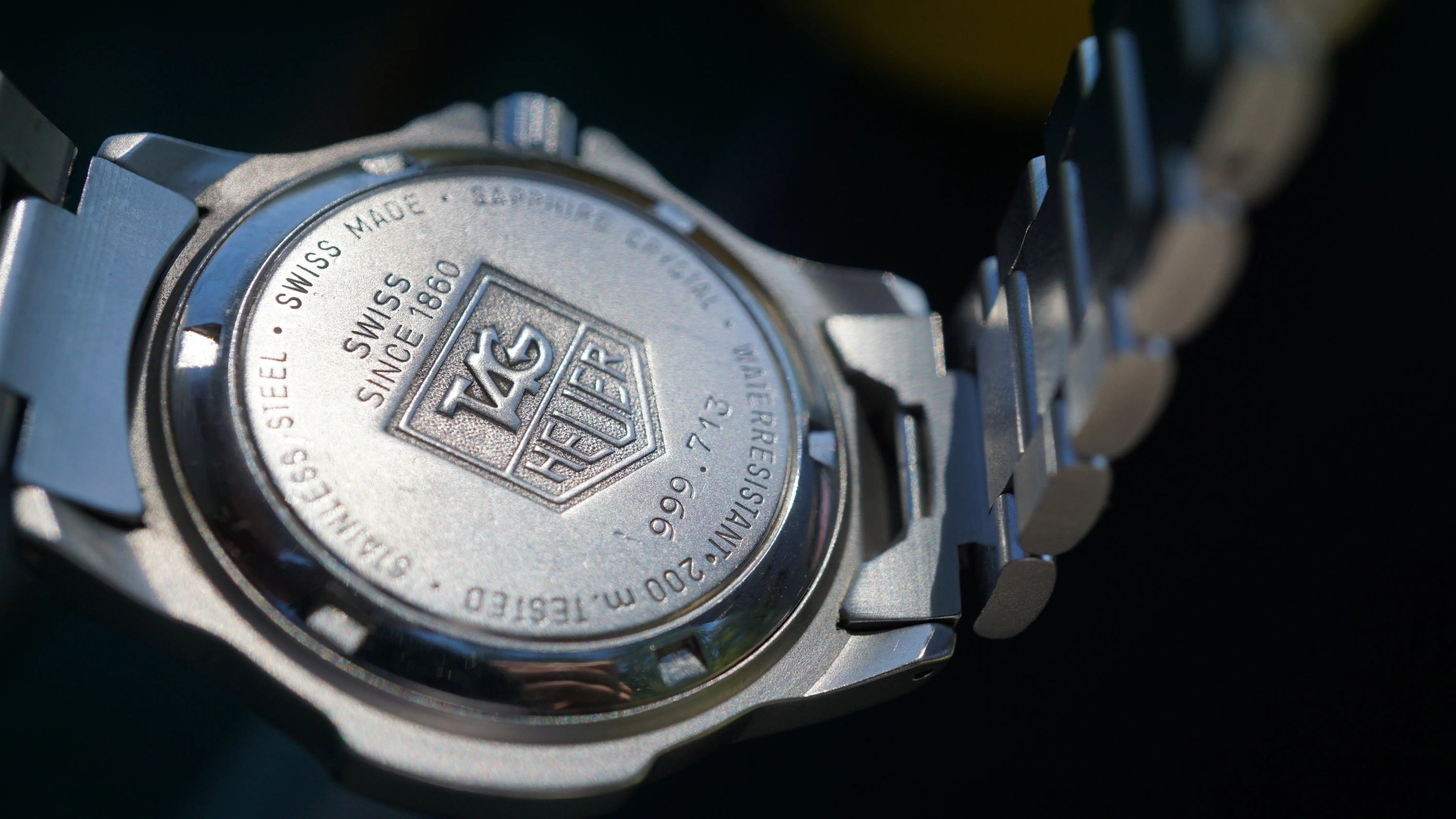 TAG Heuer Professional 4000 Series – White Dial – 41 mm – Fama Elegance