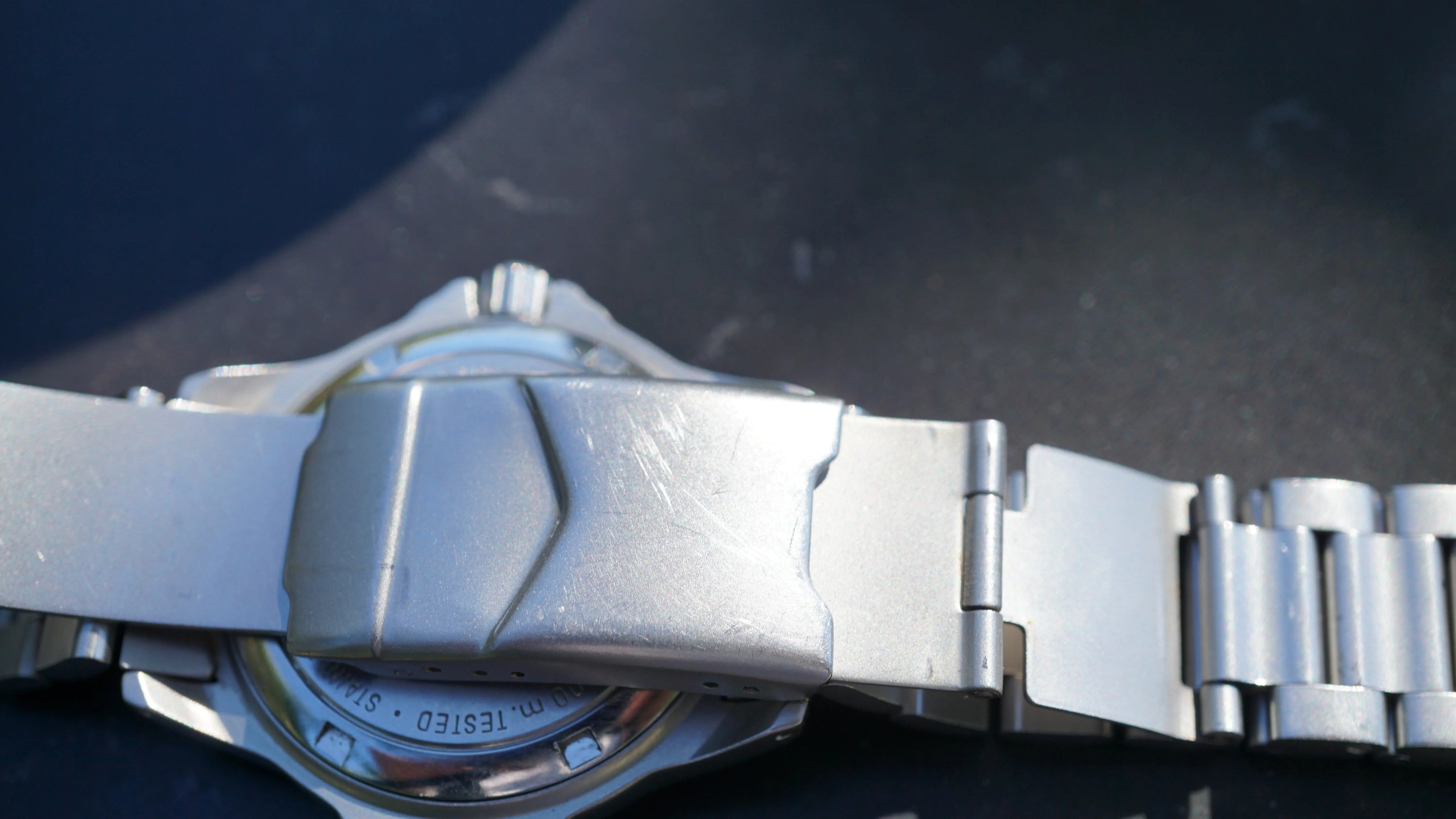 TAG Heuer Professional 4000 Series – White Dial – 41 mm – Fama Elegance