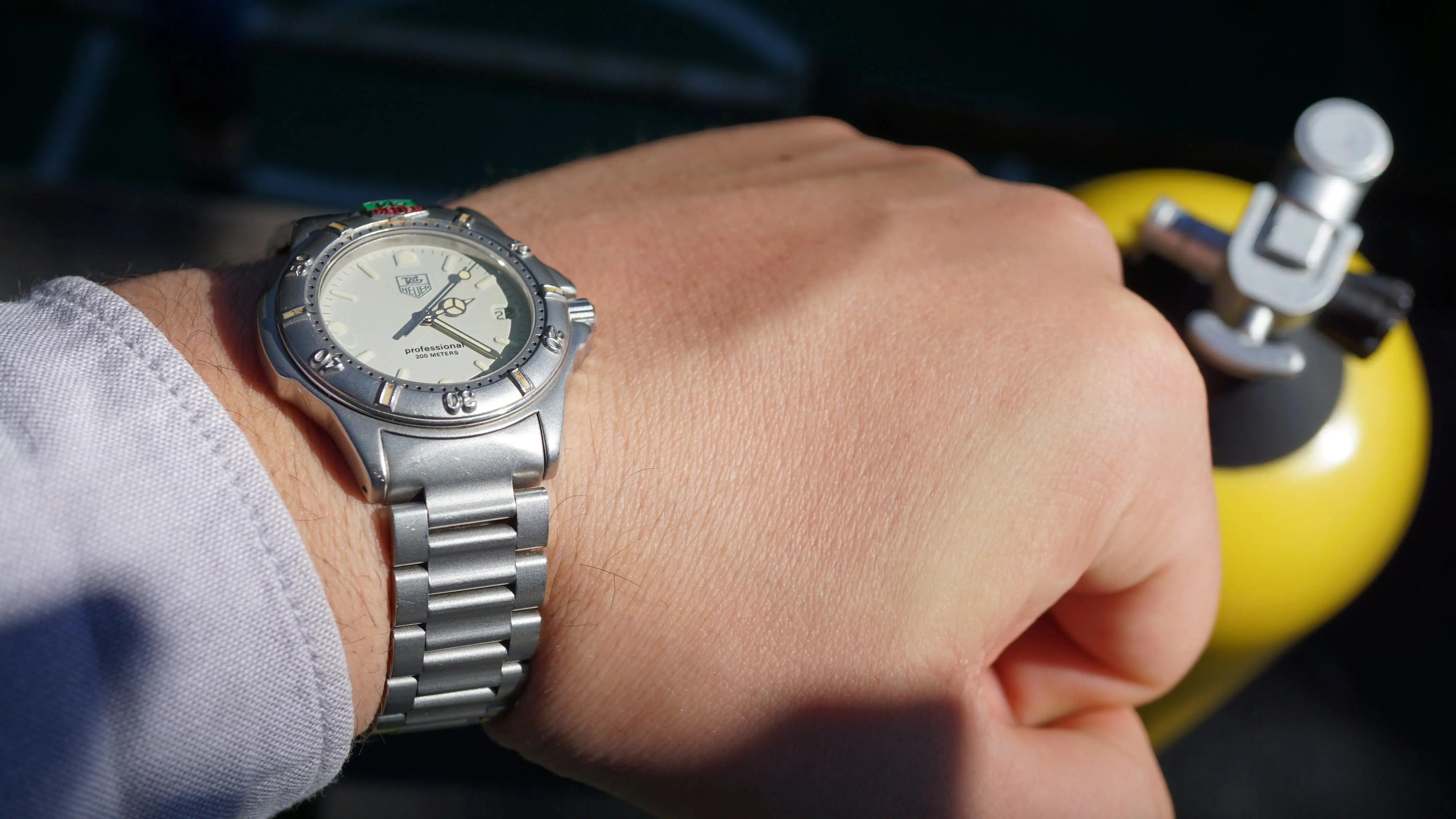 TAG Heuer Professional 4000 Series – White Dial – 41 mm – Fama Elegance