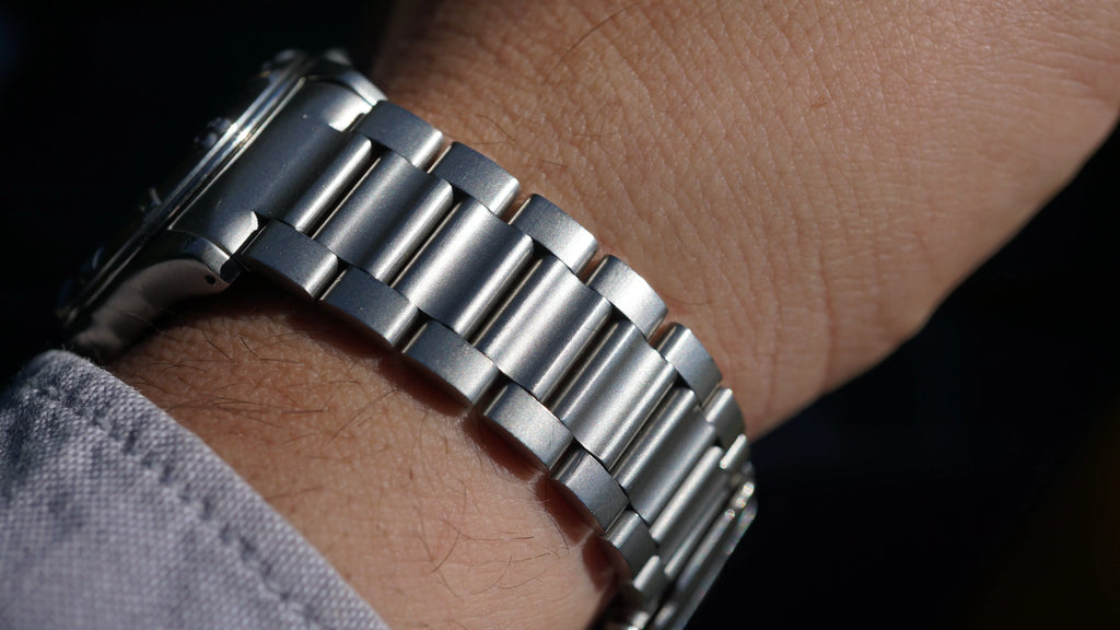 TAG Heuer Professional 4000 Series – White Dial – 37 mm Fama Elegance