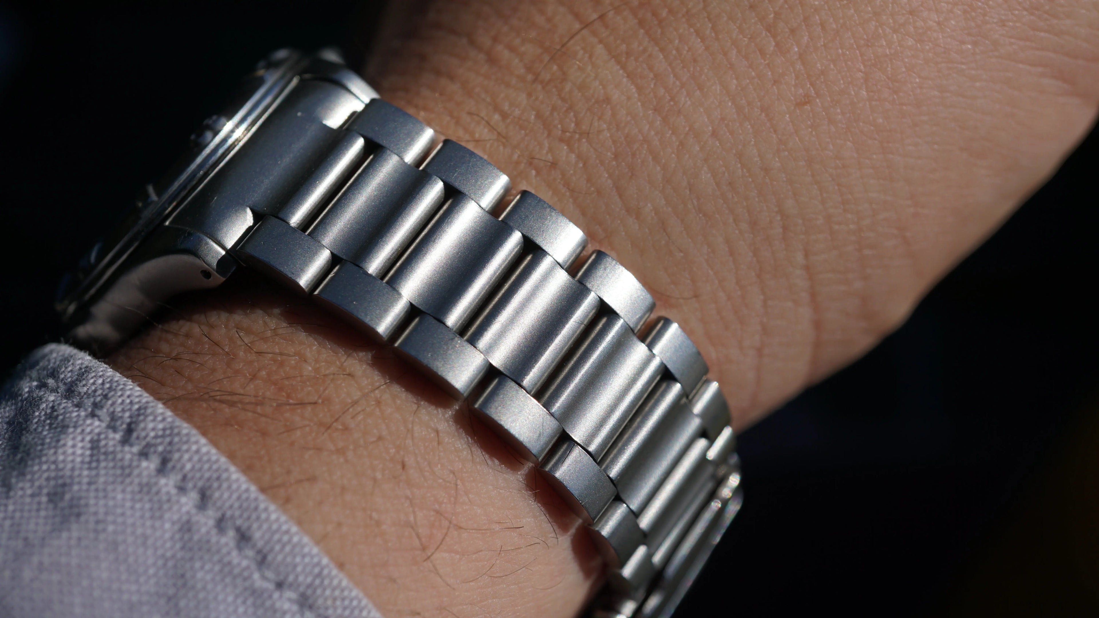 TAG Heuer Professional 4000 Series – White Dial – 41 mm – Fama Elegance