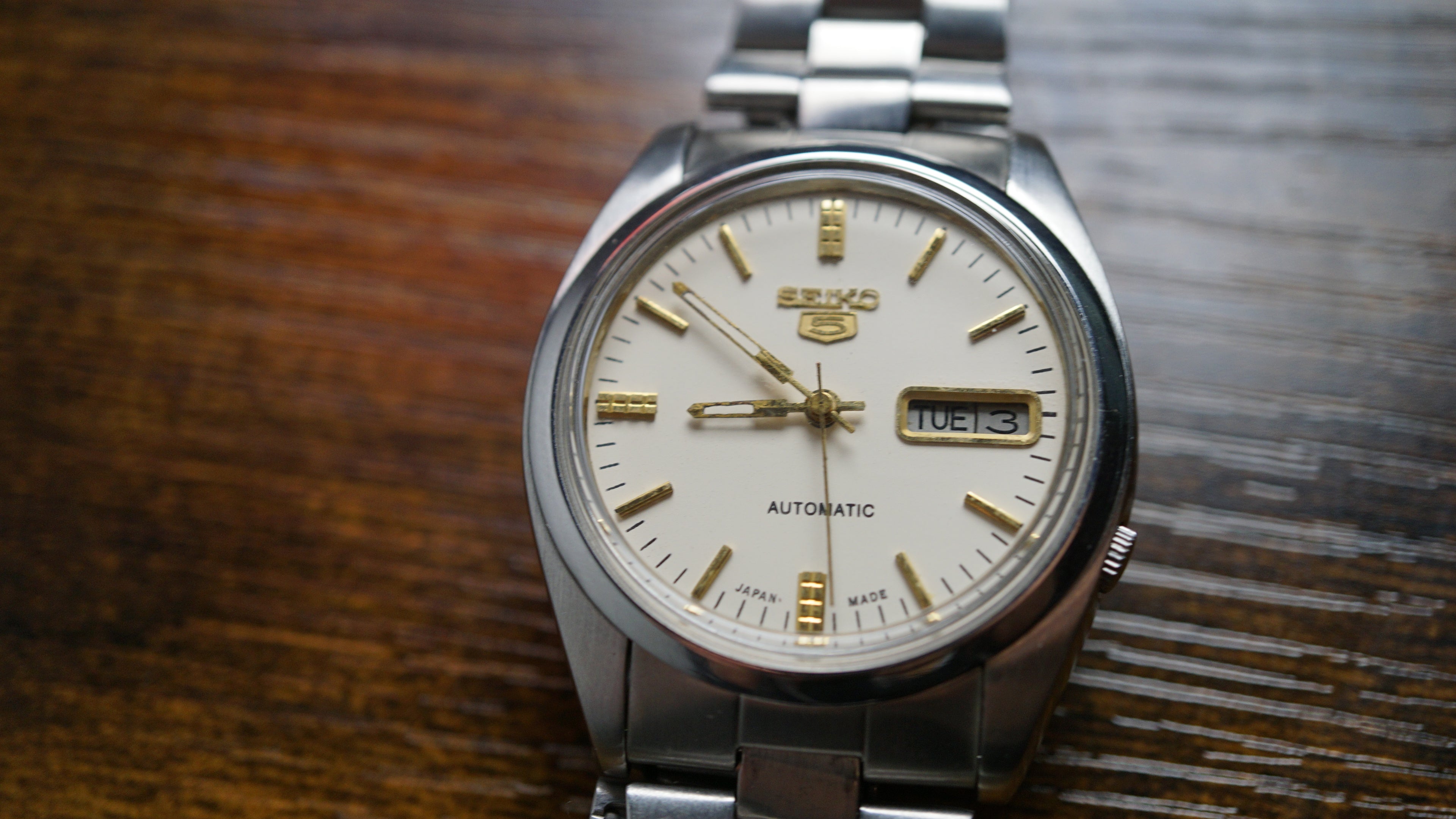 Seiko 5 Automatic White Phantom 1980s Vintage Classic Fama Elegance