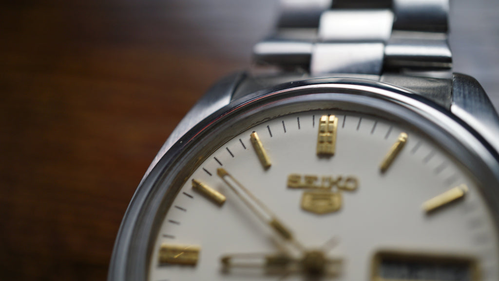 Seiko 5 Automatic White Phantom 1980s Vintage Classic Fama Elegance