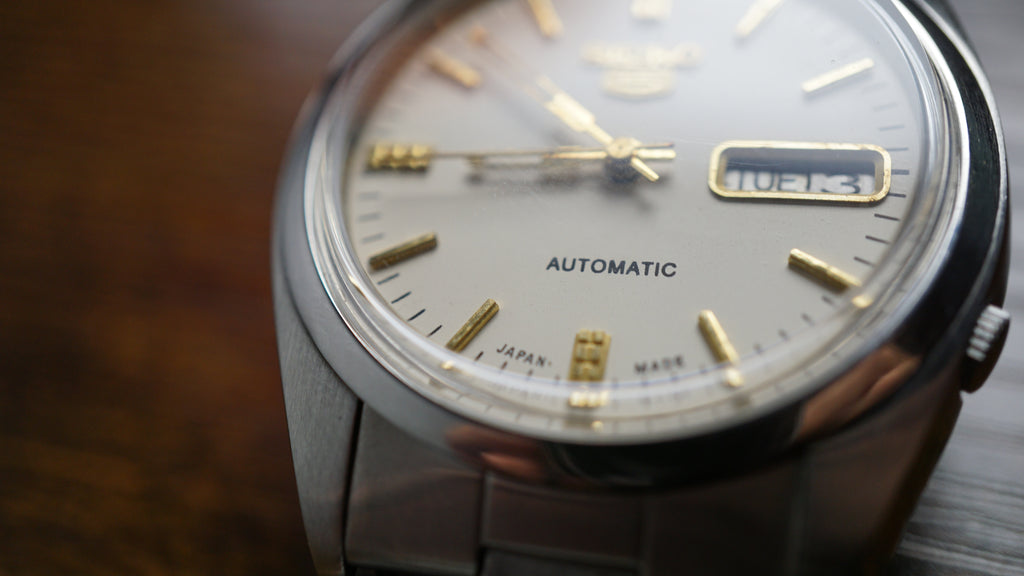 Seiko 5 Automatic White Phantom 1980s Vintage Classic Fama Elegance