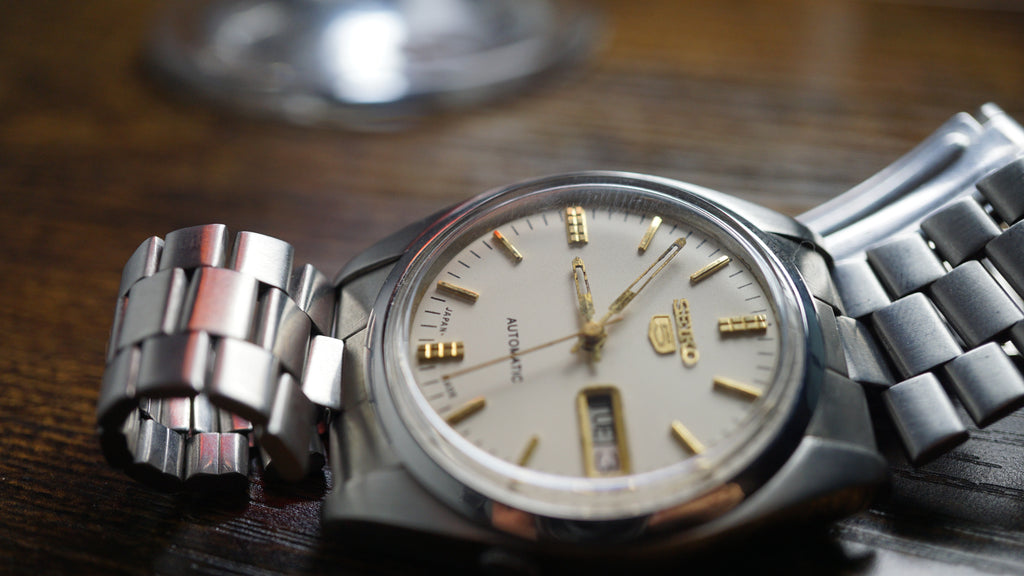 Seiko 5 Automatic White Phantom 1980s Vintage Classic Fama Elegance