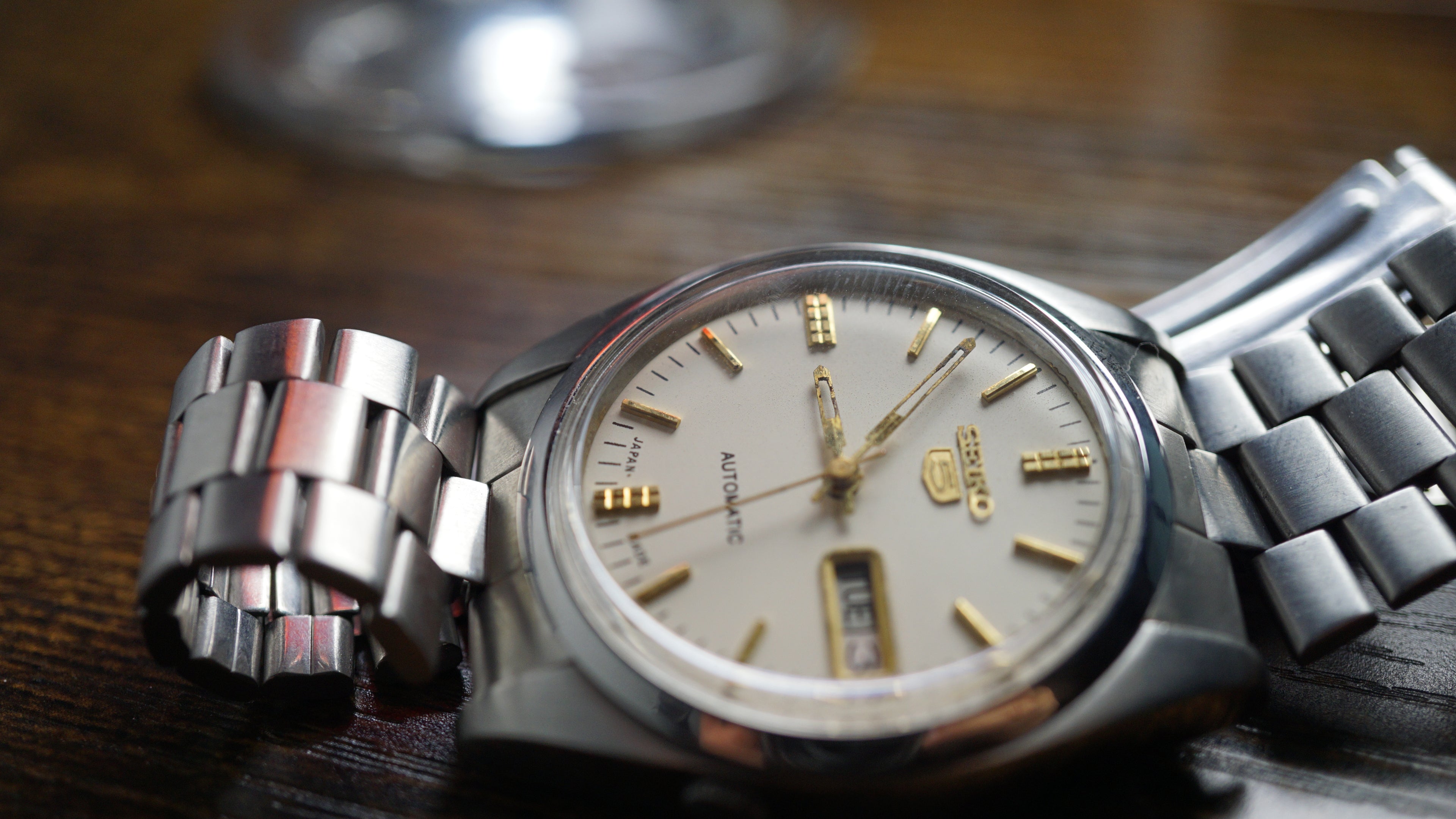 Seiko 5 Automatic White Phantom 1980s Vintage Classic Fama Elegance