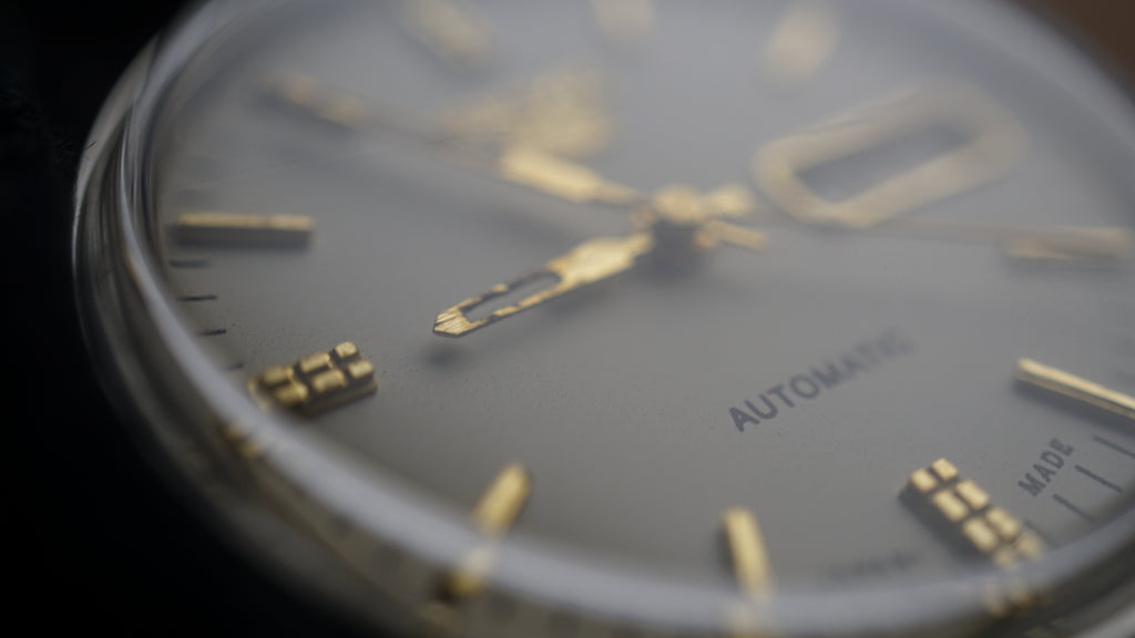 Seiko 5 Automatic White Phantom 1980s Vintage Classic Fama Elegance