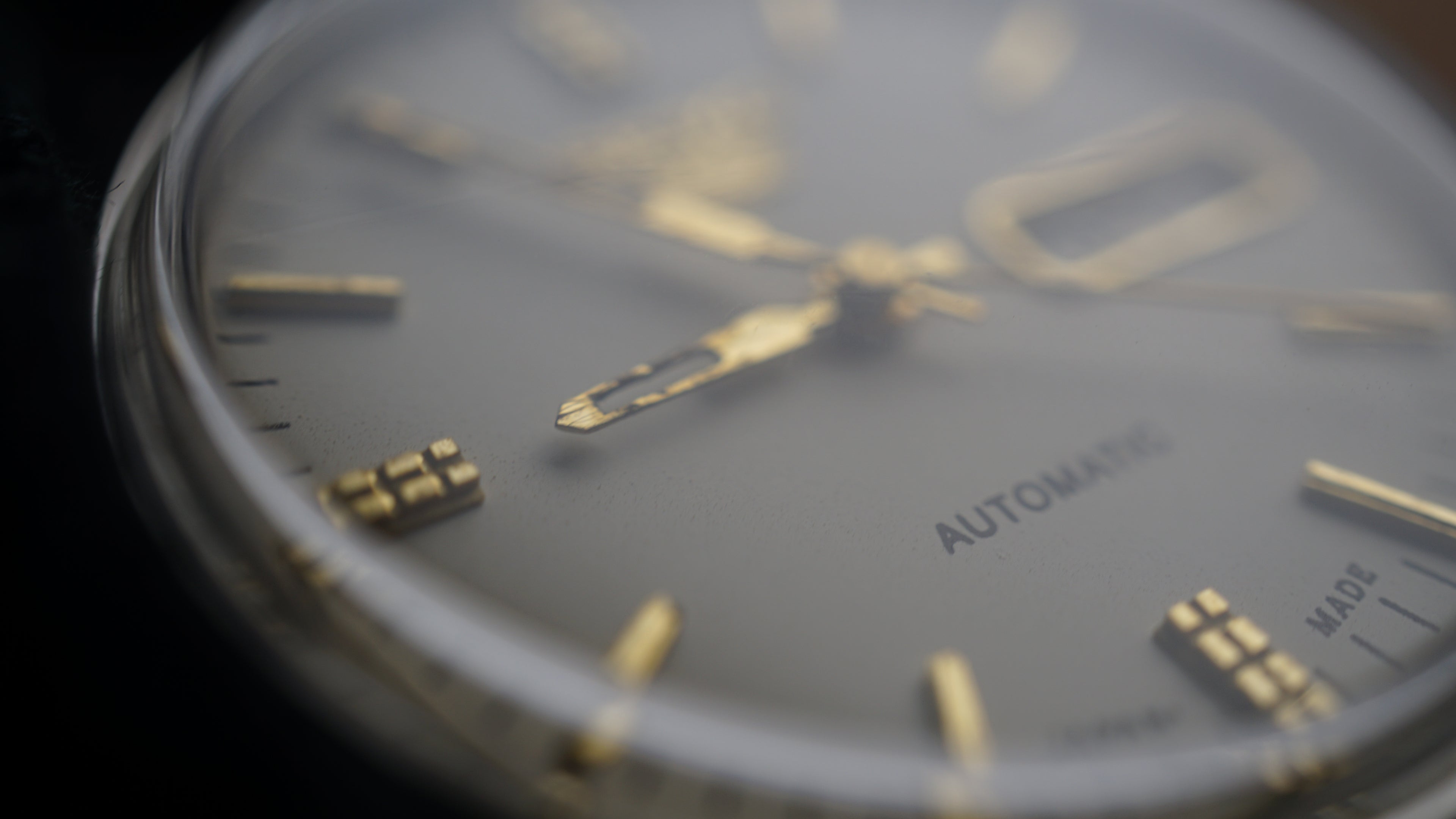 Seiko 5 Automatic White Phantom 1980s Vintage Classic Fama Elegance