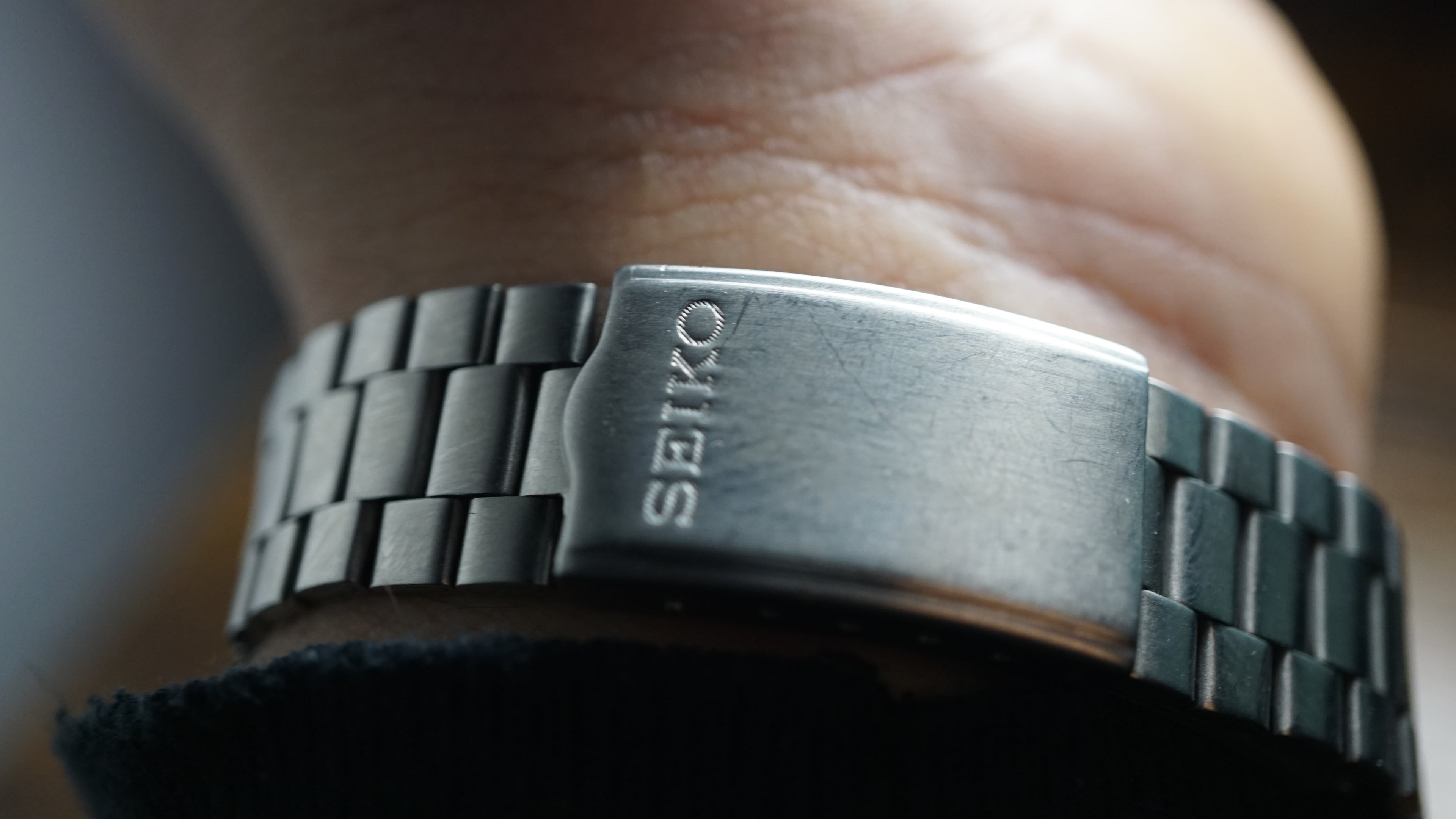 Seiko 5 Automatic White Phantom 1980s Vintage Classic Fama Elegance