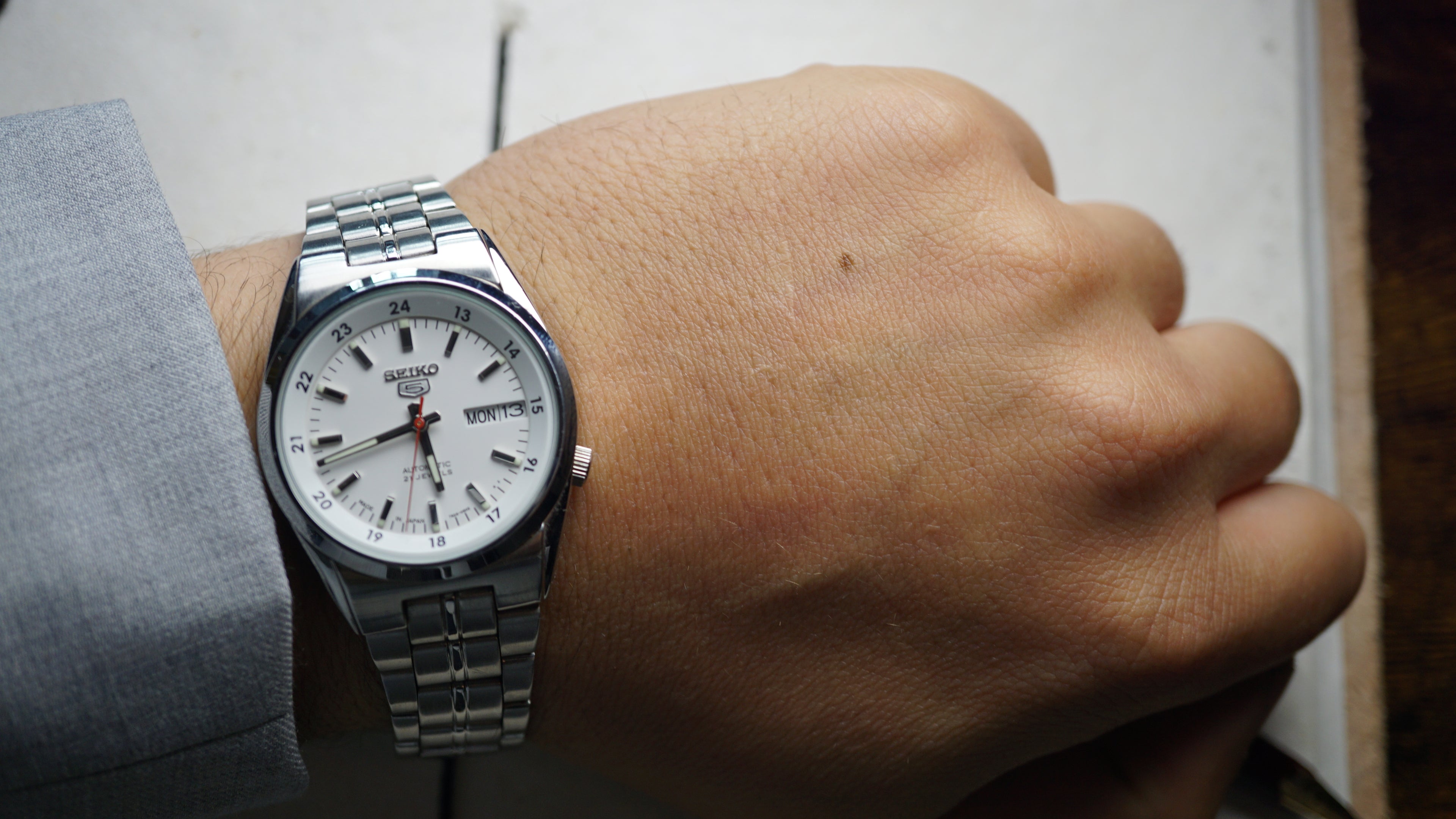 Seiko 5 SNK559J1 – Relógio Automático Masculino Fama Elegance