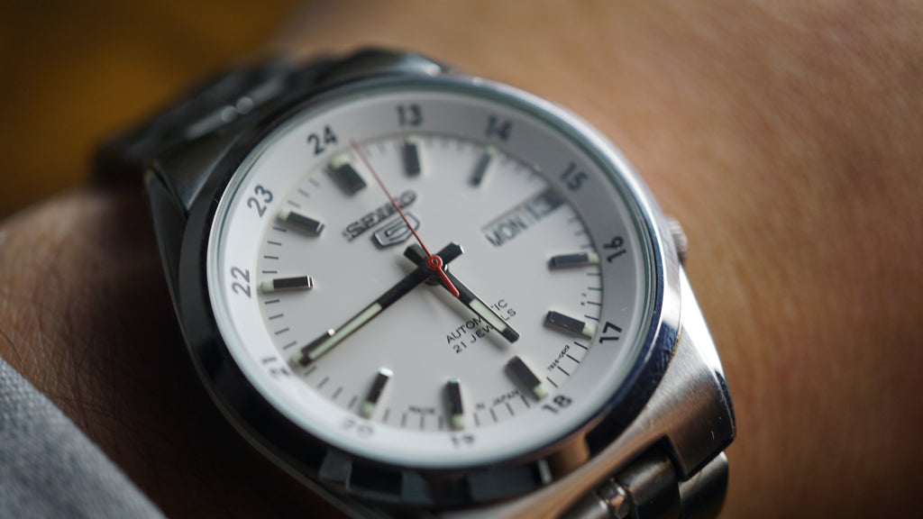 Seiko 5 SNK559J1 – Relógio Automático Masculino Fama Elegance