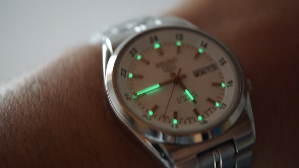 Seiko 5 SNK559J1 – Relógio Automático Masculino Fama Elegance