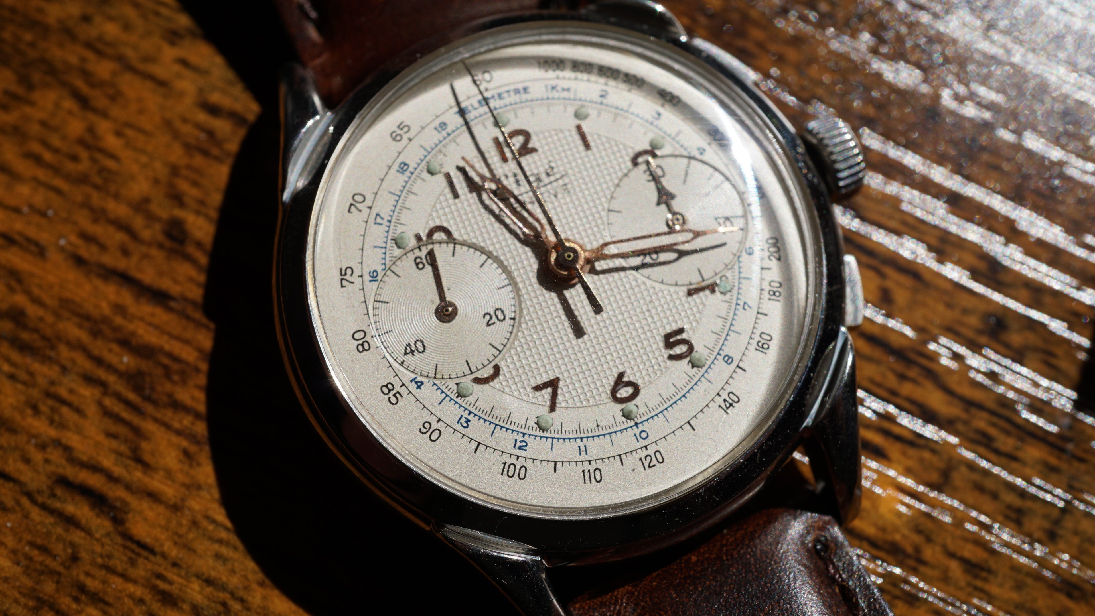 Monsegur Chronograph gent's 1960s – Rare White Waffle Dial – Swiss Vintage Fama Elegance